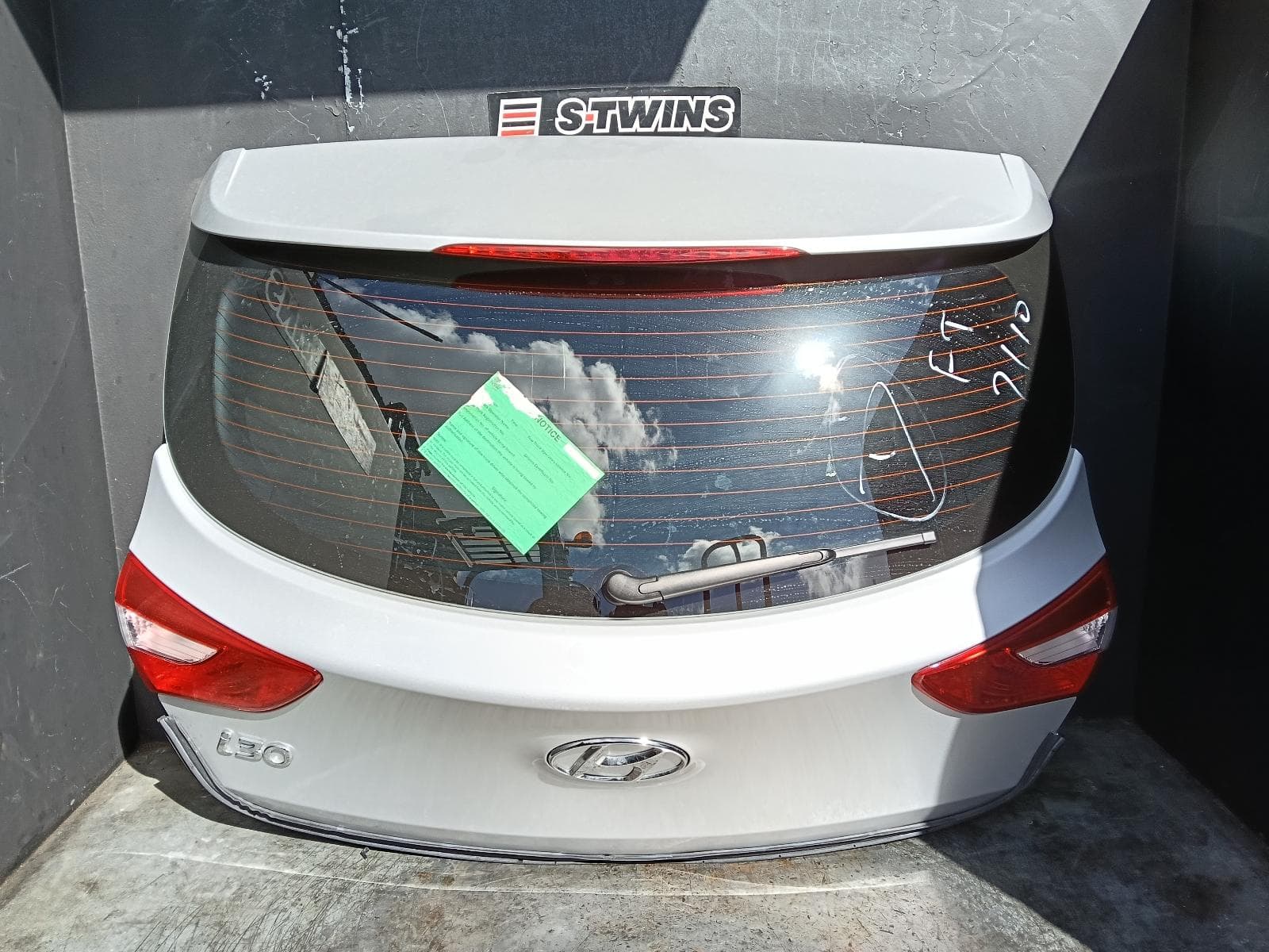 Used auto part listing image: 2016 HYUNDAI I30 BOOTLID TAILGATE TAILGATE, GD, 5DR HATCH, W/ CAMERA TYPE, 03/12-02/17