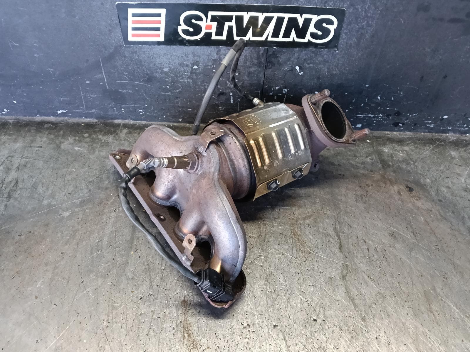 Used auto part listing image: 2016 HYUNDAI I30 CATALYTIC CONVERTER MANIFOLD-CAT TYPE, 1.8, PETROL, GD, 02/13-02/17