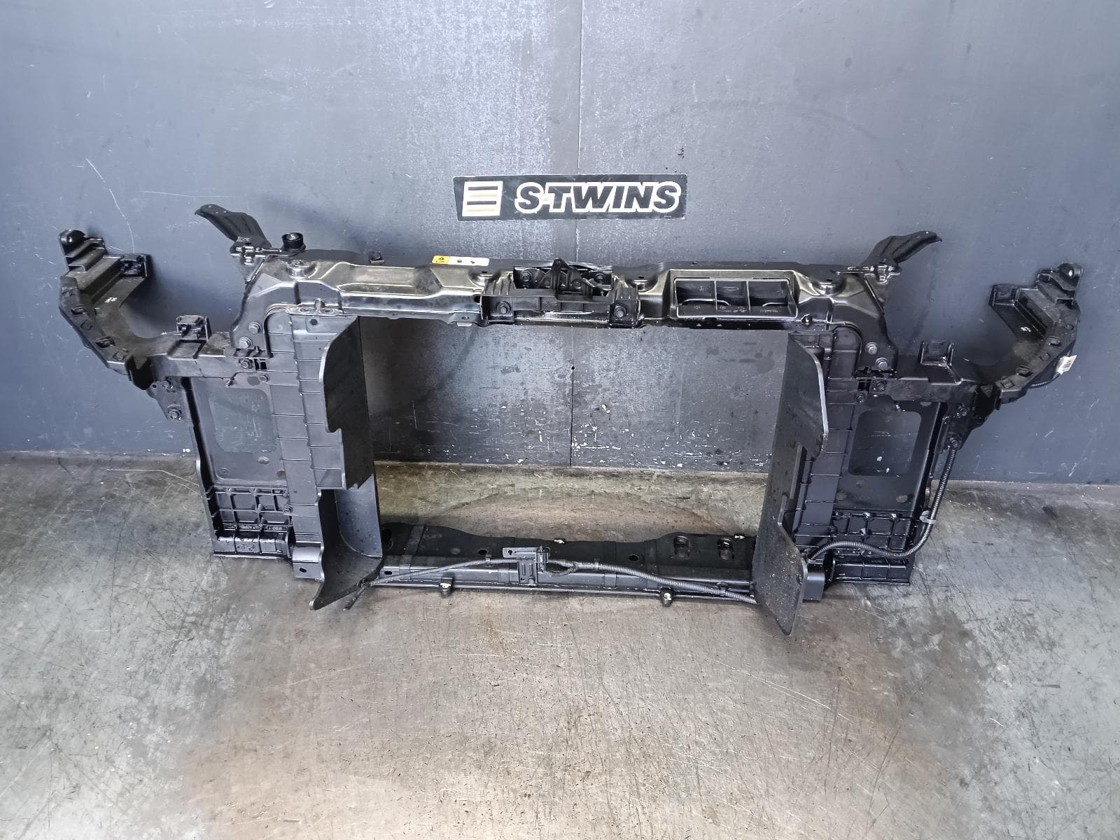 Used auto part listing image: 2016 HYUNDAI I30 RADIATOR SUPPORT GD, BOLT ON TYPE, 5DR HATCH, 03/12-02/17