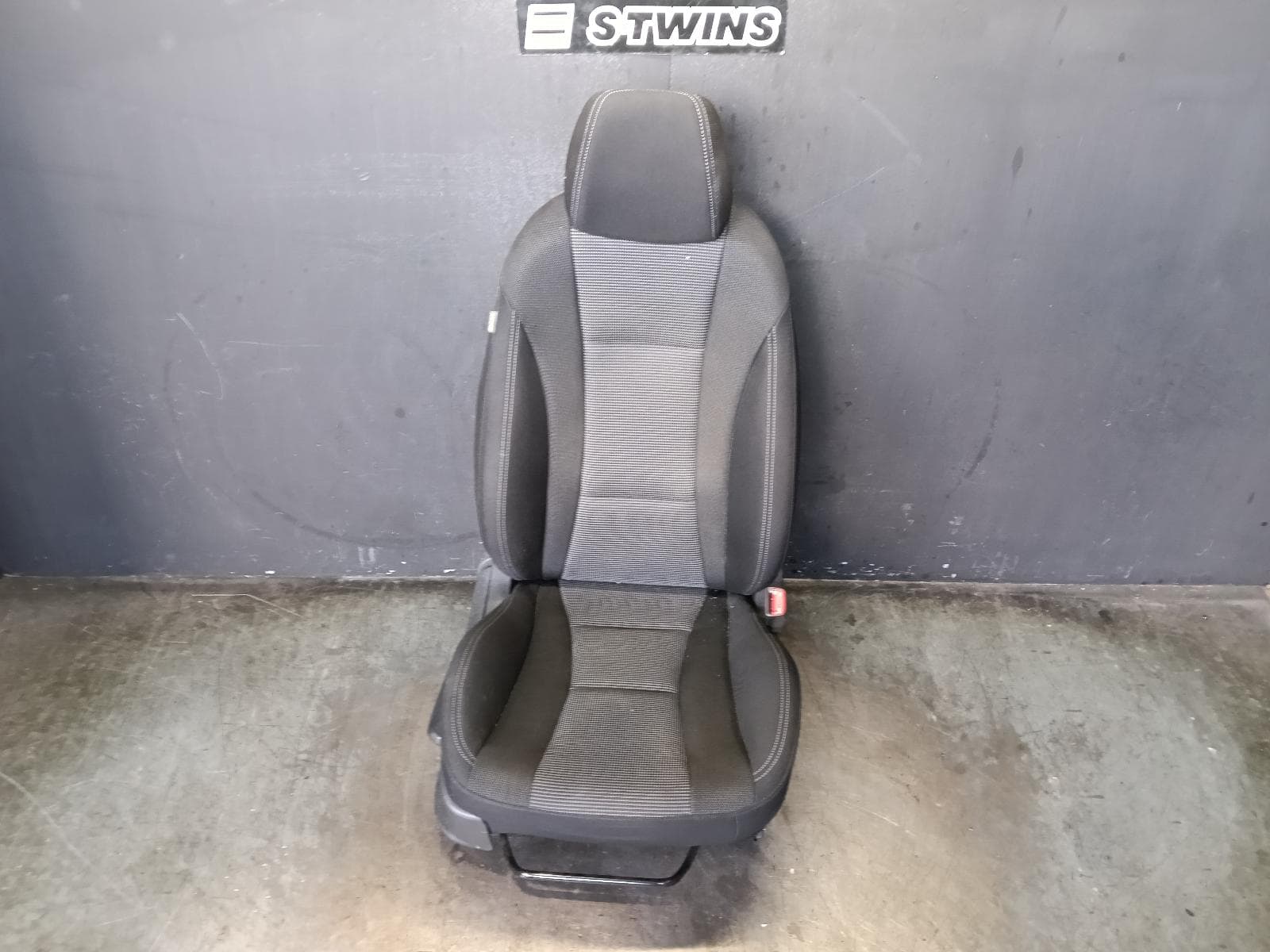 Used auto part listing image: 2016 HYUNDAI I30 FRONT SEAT RH FRONT, GD, 5DR HATCH, CLOTH, ACTIVE, 03/12-02/17
