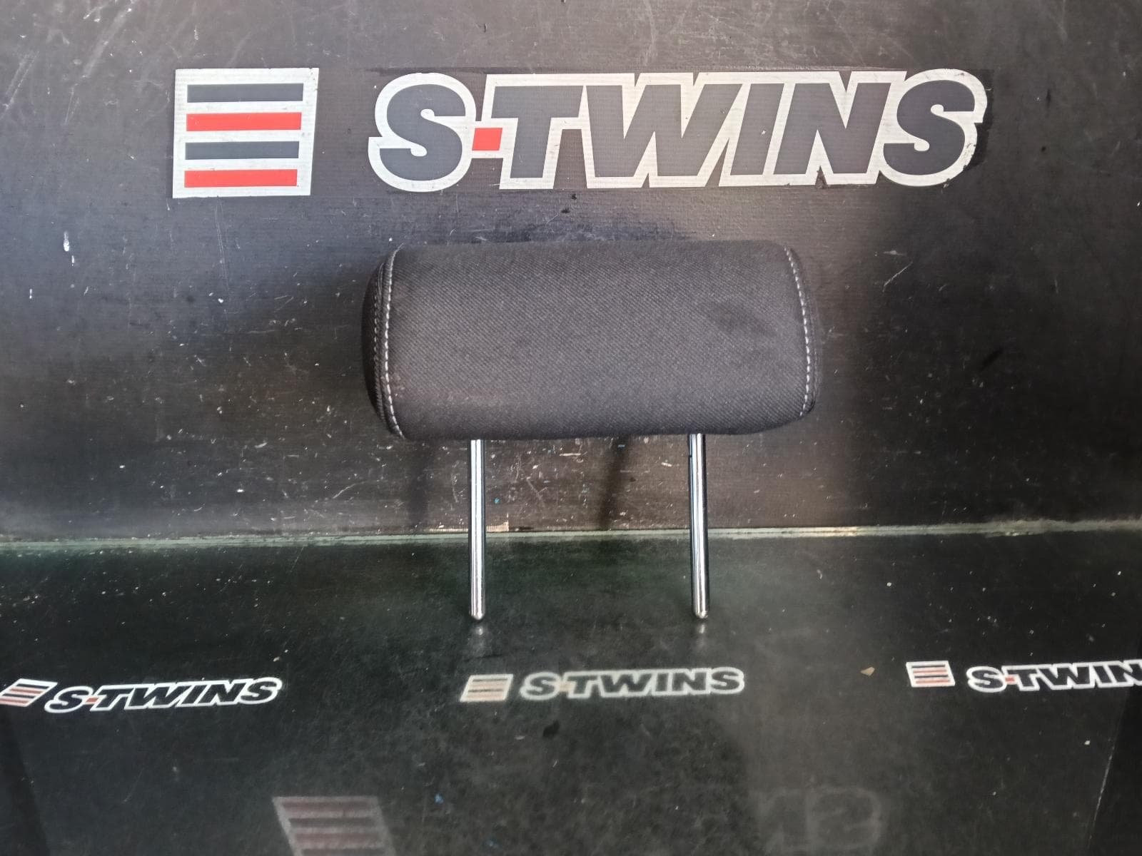 Used auto part listing image: 2016 HYUNDAI I30 HEADREST CENTRE REAR, CLOTH, GD, 05/12-02/17