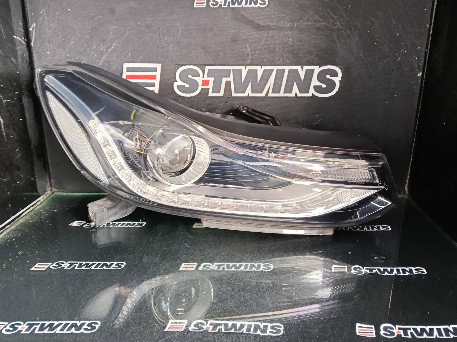 Used auto part listing image: 2020 HOLDEN TRAX RIGHT HEADLAMP TJ SERIES, 10/16-12/20