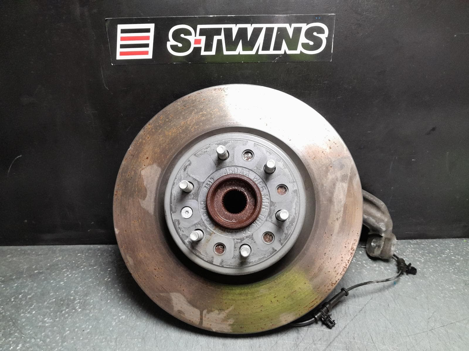 Used auto part listing image: 2021 RAM 1500 LEFT FRONT HUB ASSEMBLY DT, 12/20- 0000368375
