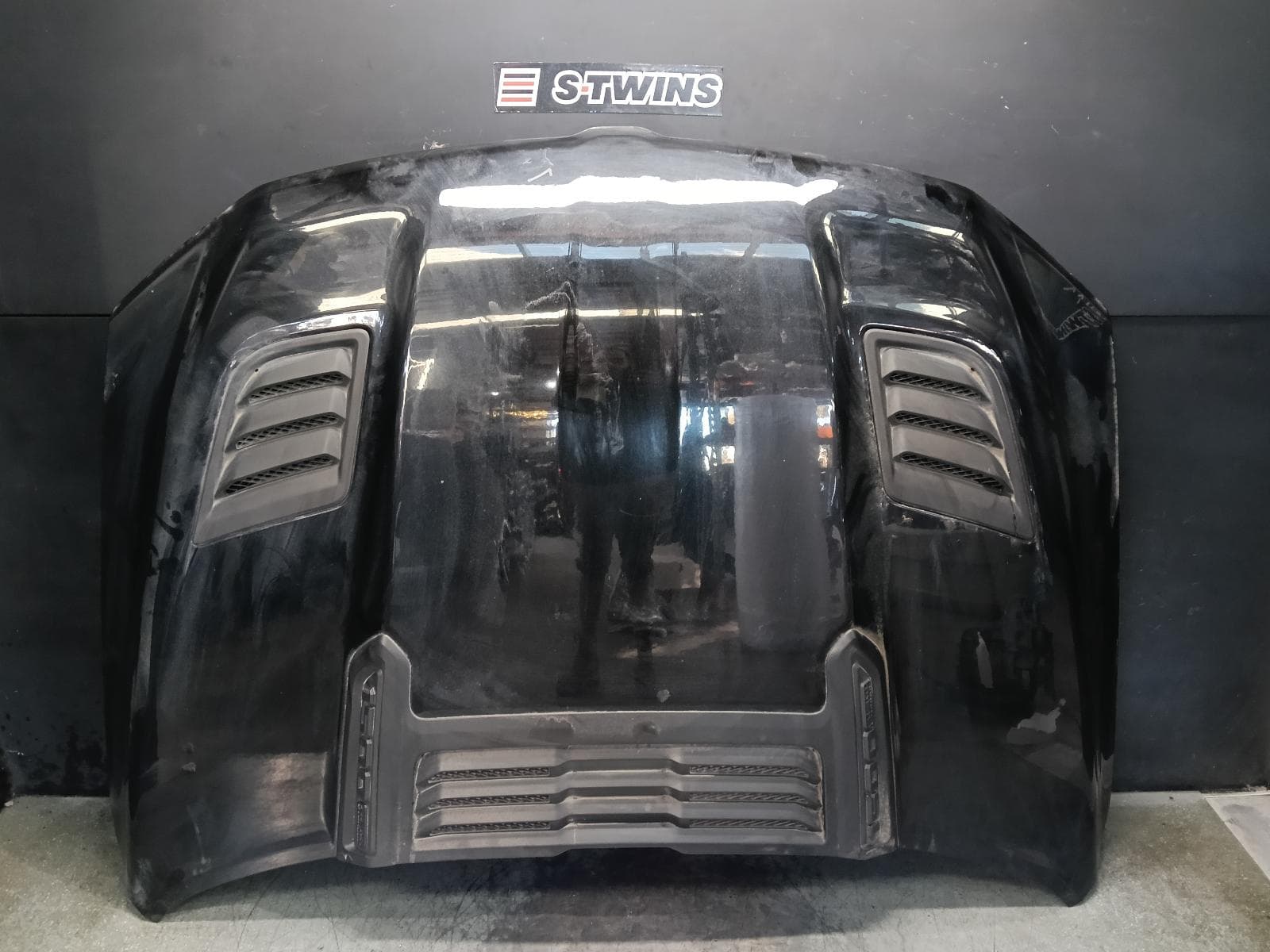 Used auto part listing image: 2021 RAM 1500 BONNET DT, W/ SCOOPS TYPE, LIMITED/REBEL, 10/20- 0000412582