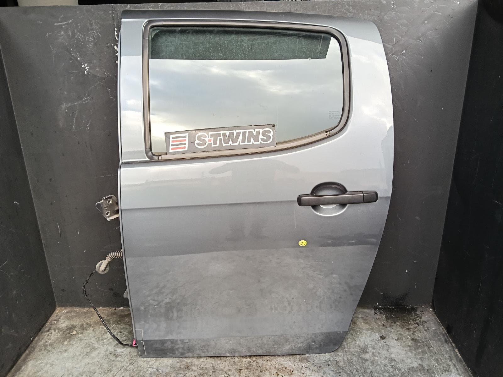 Used auto part listing image: 2018 ISUZU DMAX LEFT REAR DOOR SLIDING RC, DUAL CAB, 05/12-06/20