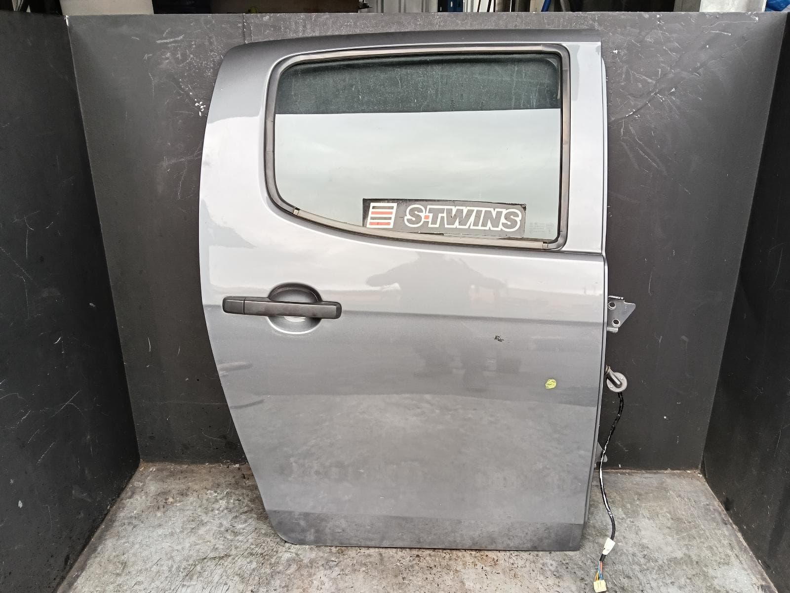 Used auto part listing image: 2018 ISUZU DMAX RIGHT REAR DOOR SLIDING RC, DUAL CAB, 05/12-06/20