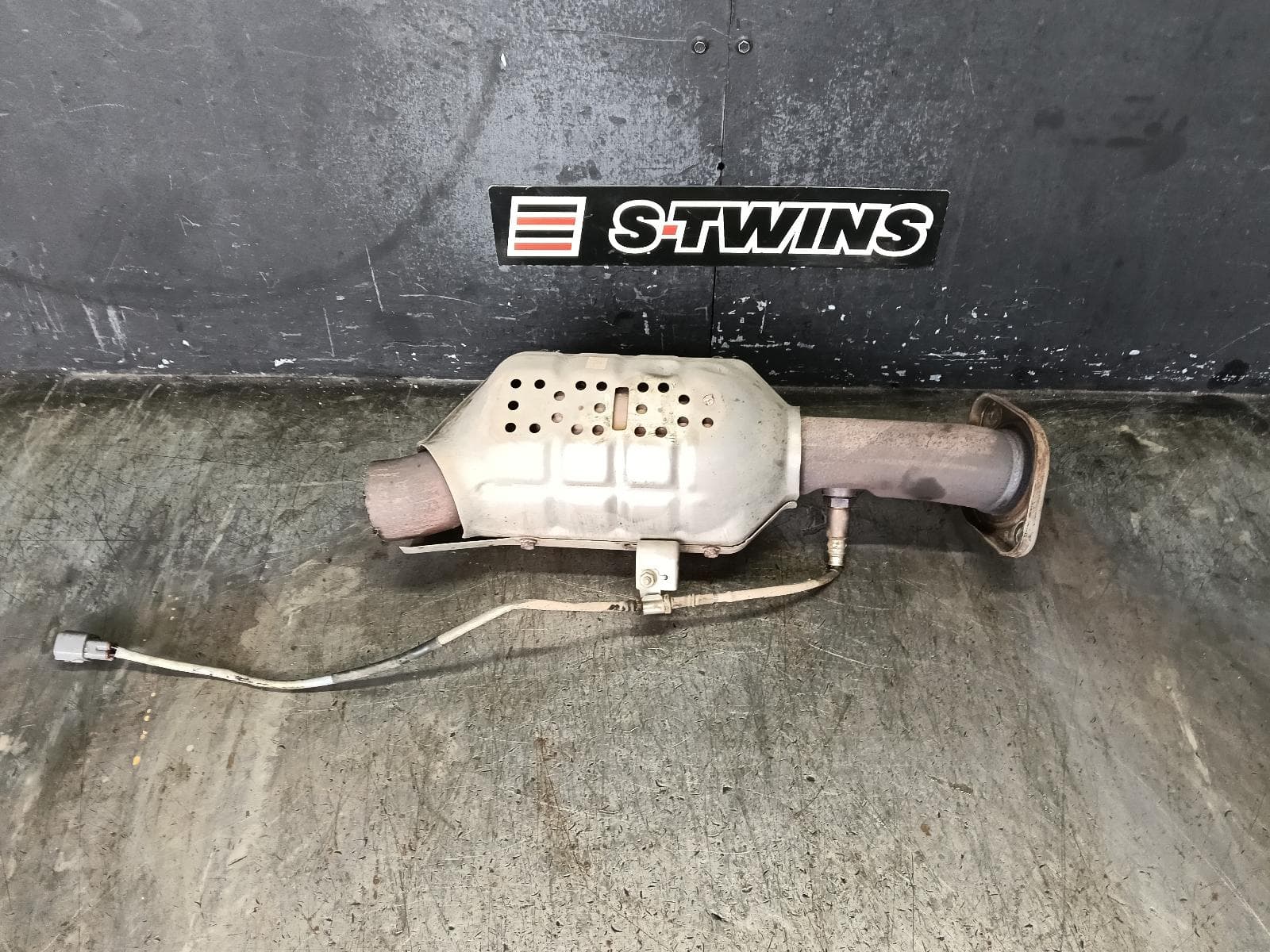 Used auto part listing image: 2017 MAZDA CX5 CATALYTIC CONVERTER UNDER CAR-CAT TYPE, PETROL, 2.5, 4WD, KF, 02/17-03/26