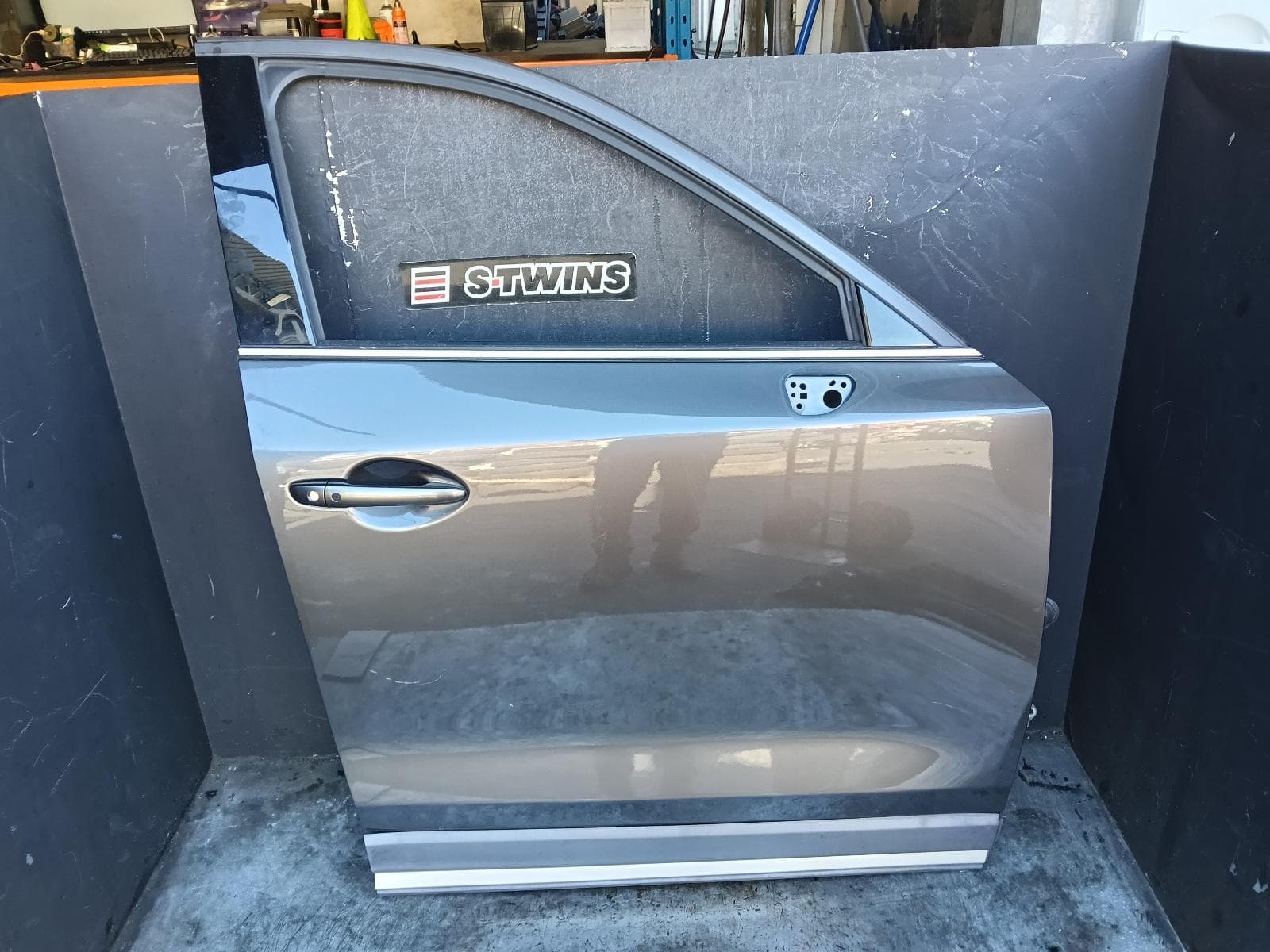 Used auto part listing image: 2017 MAZDA CX5 RIGHT FRONT DOOR KF, 02/17-03/26