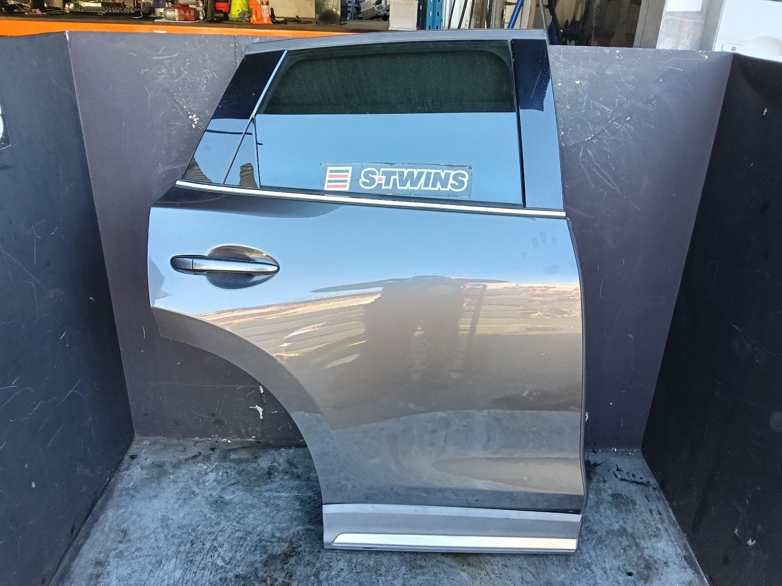 Used auto part listing image: 2017 MAZDA CX5 RIGHT REAR DOOR SLIDING KF, 02/17-03/26