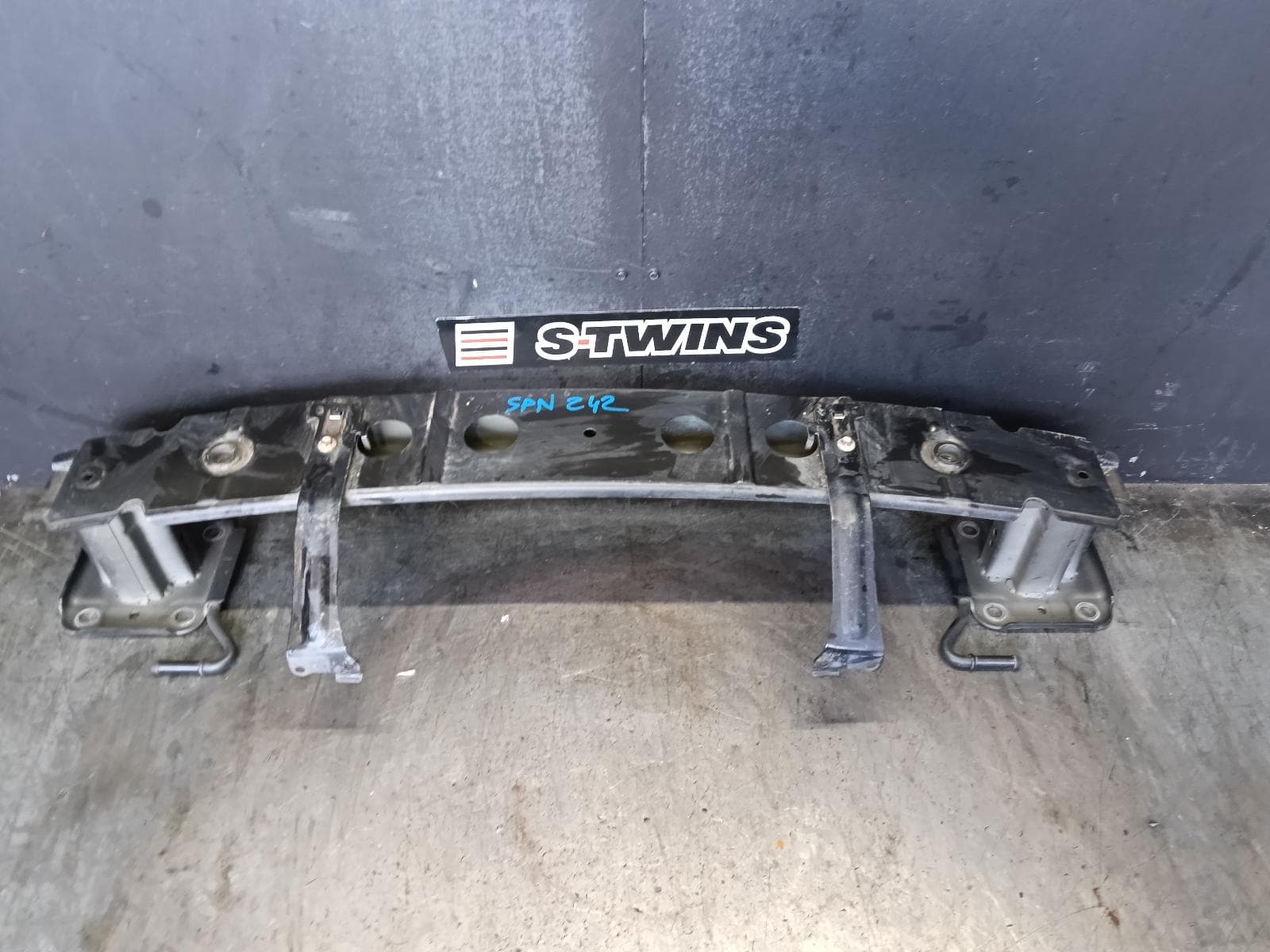 Used auto part listing image: 2017 MAZDA CX5 R BAR BRACKET REINFO KF, MAIN REINFORCEMENT, 02/17-03/26