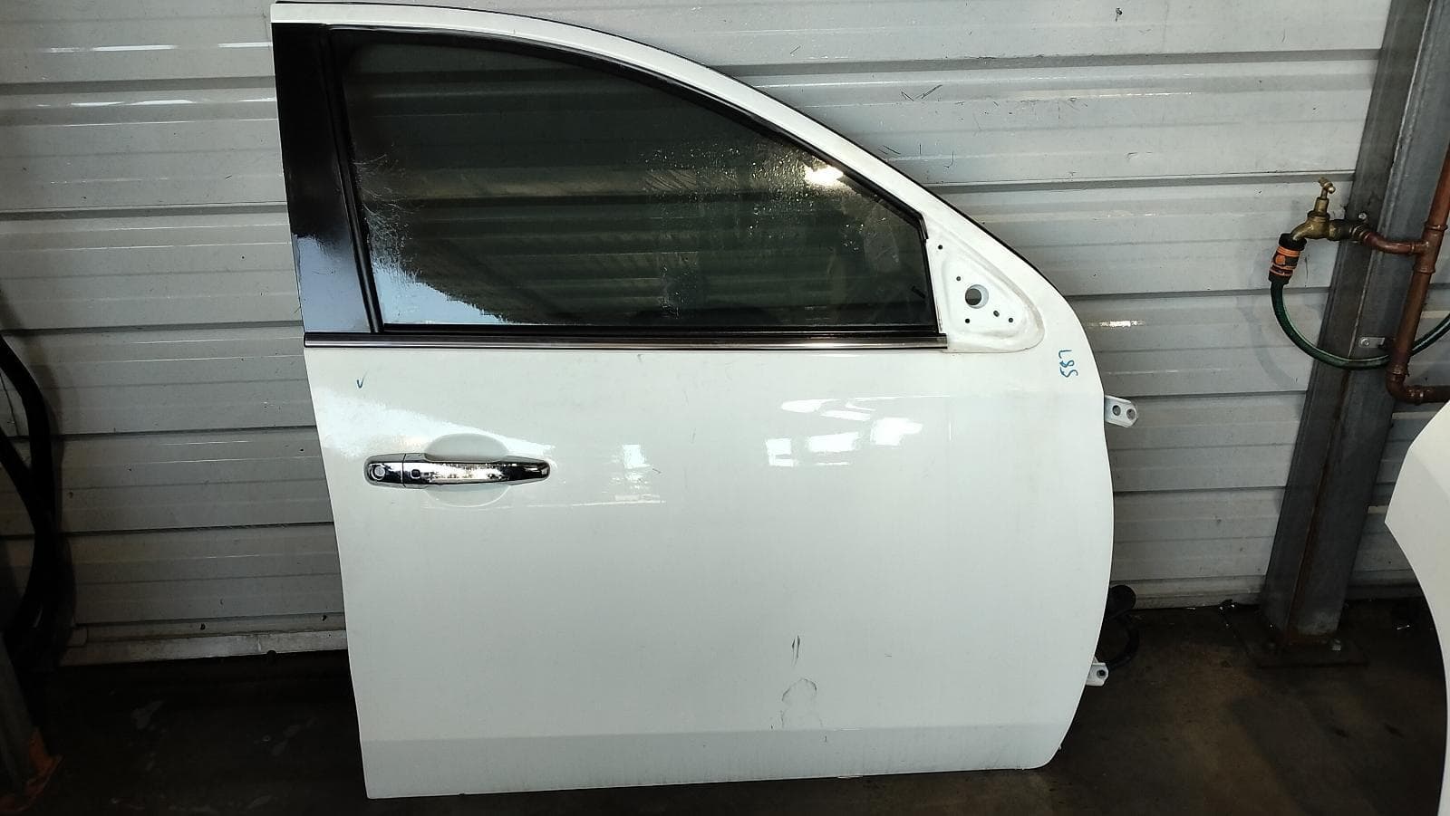 Used auto part listing image: 2019 MITSUBISHI PAJERO RIGHT FRONT DOOR PAJERO SPORT, QE-QG, 10/15- 0000429064