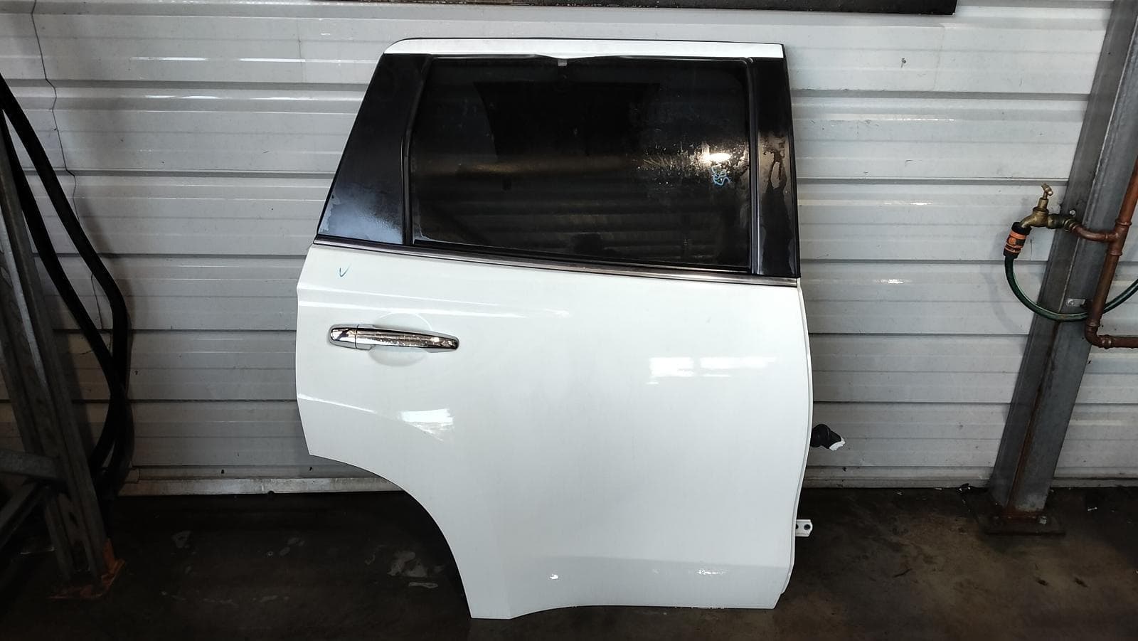 Used auto part listing image: 2019 MITSUBISHI PAJERO RIGHT REAR DOOR SLIDING PAJERO SPORT, QE-QG, 10/15- 0000429065