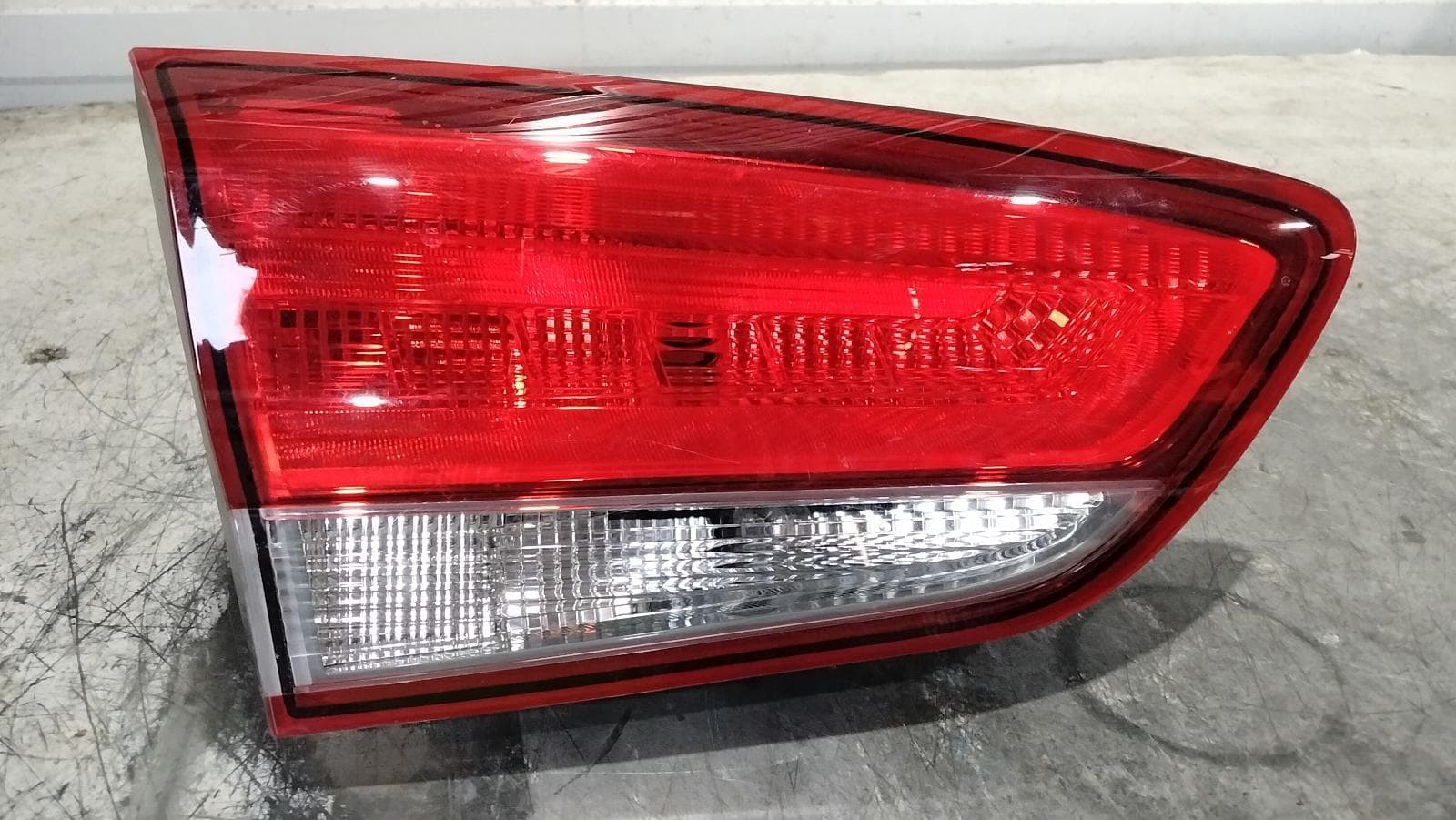 Used auto part listing image: 2021 HYUNDAI I30 REAR GARNISH PD, TAILGATE LAMP (LH SIDE), W/ LED TYPE, HATCH (S.KOREA VIN KMHH), GO/ACTIVE/ELITE/SR, 03/17-12/23 0000427560