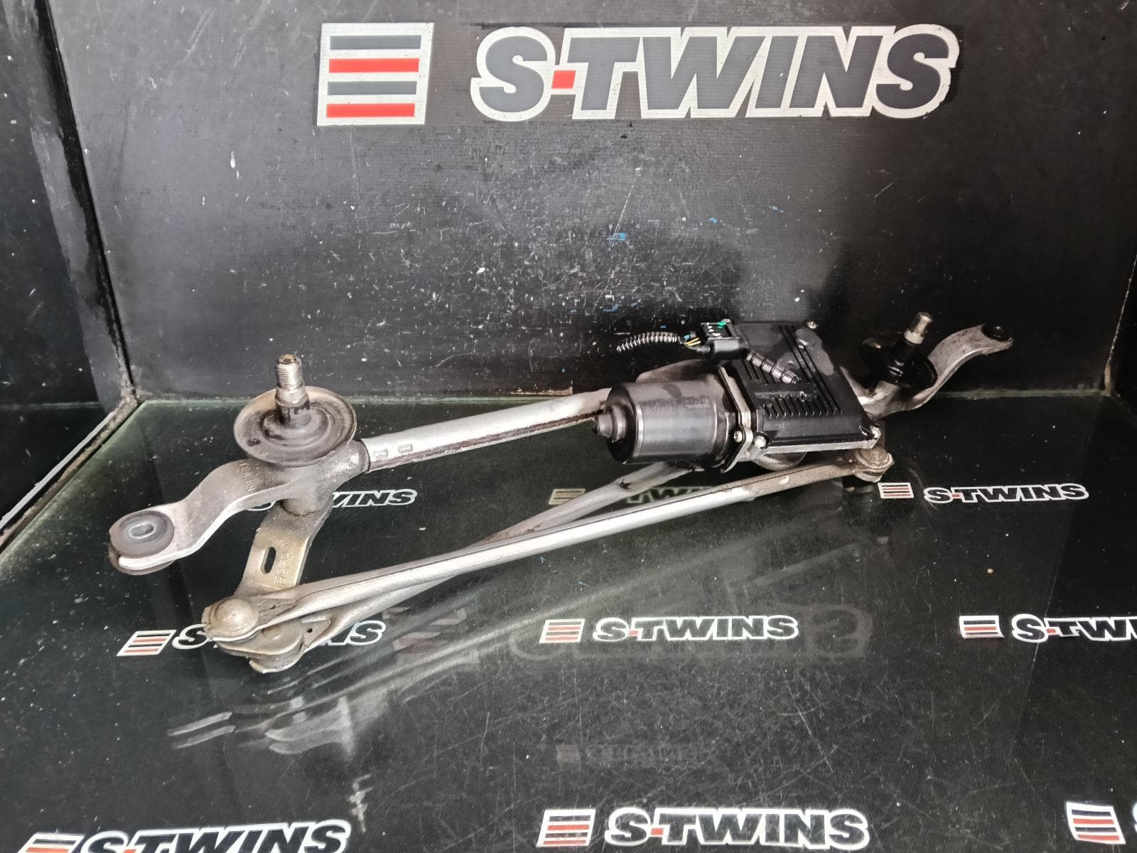 Used auto part listing image: 2019 HONDA CIVIC WIPER MOTOR FRONT, 10TH GEN, SEDAN/HATCH, 05/16-08/21 0000430561