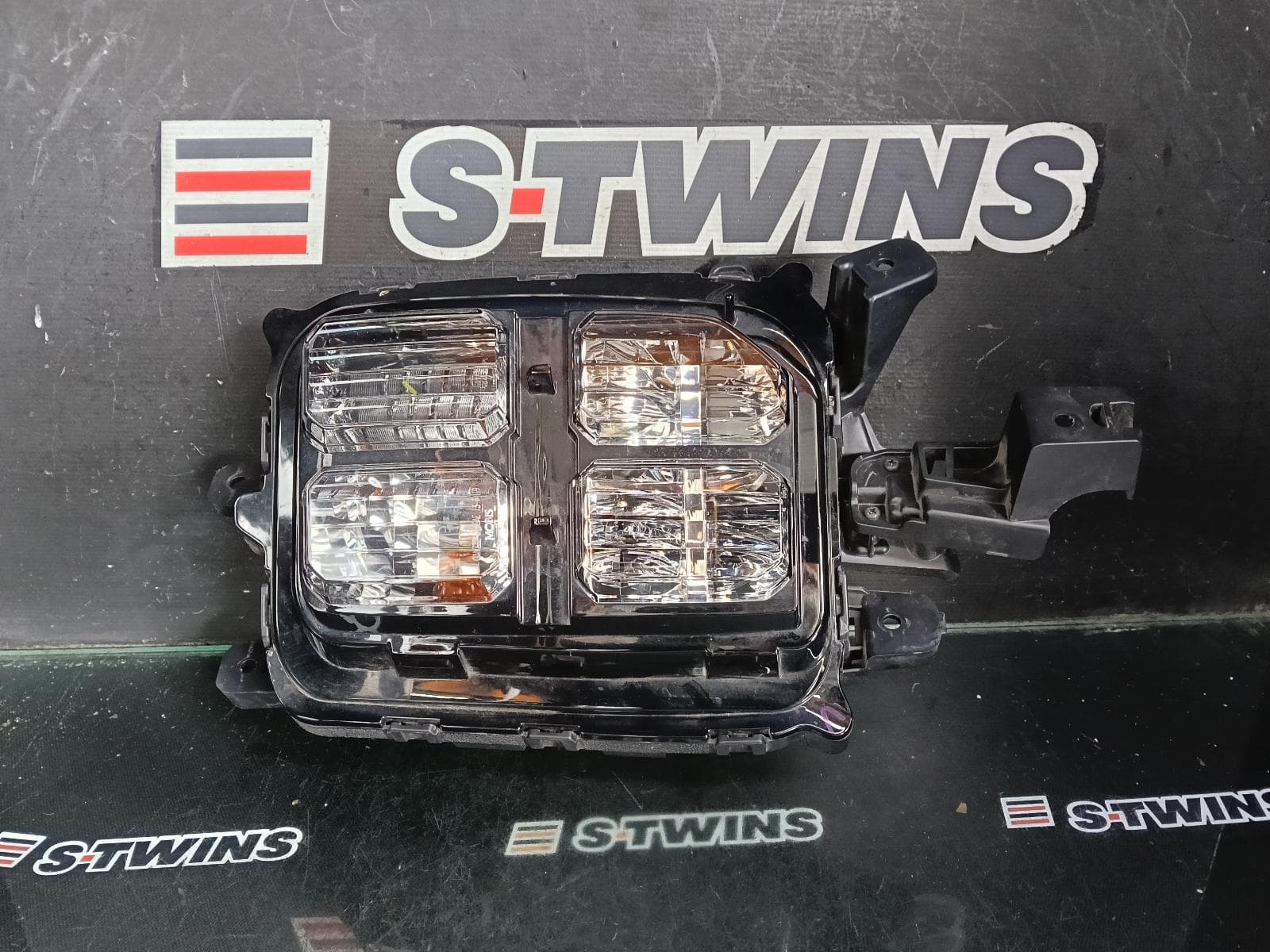 Used auto part listing image: 2021 MITSUBISHI ASX RIGHT INDICATOR FOG SIDE BUMPER FOGLAMP W/ TURN SIGNAL, XD, 08/19