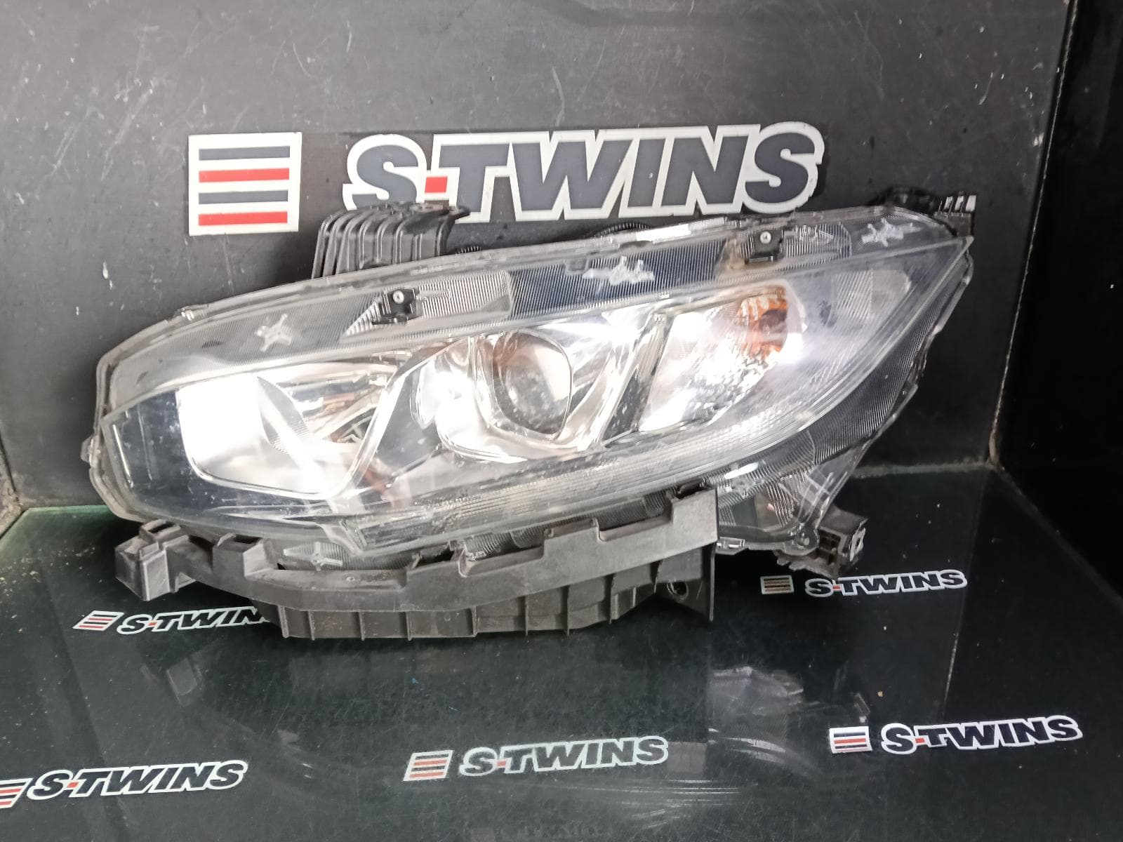 Used auto part listing image: 2016 HONDA CIVIC LEFT HEADLAMP 10TH GEN, HATCH/SEDAN, HALOGEN TYPE, 05/16-08/21
