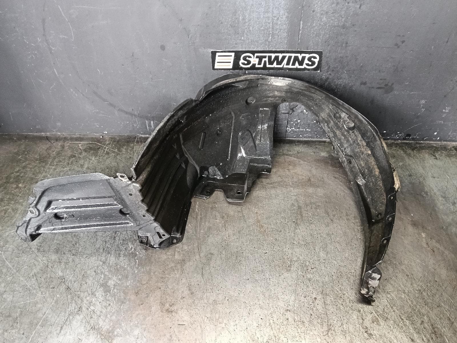 Used auto part listing image: 2016 SUBARU IMPREZA LEFT GUARD LINER G4, 12/11-08/17