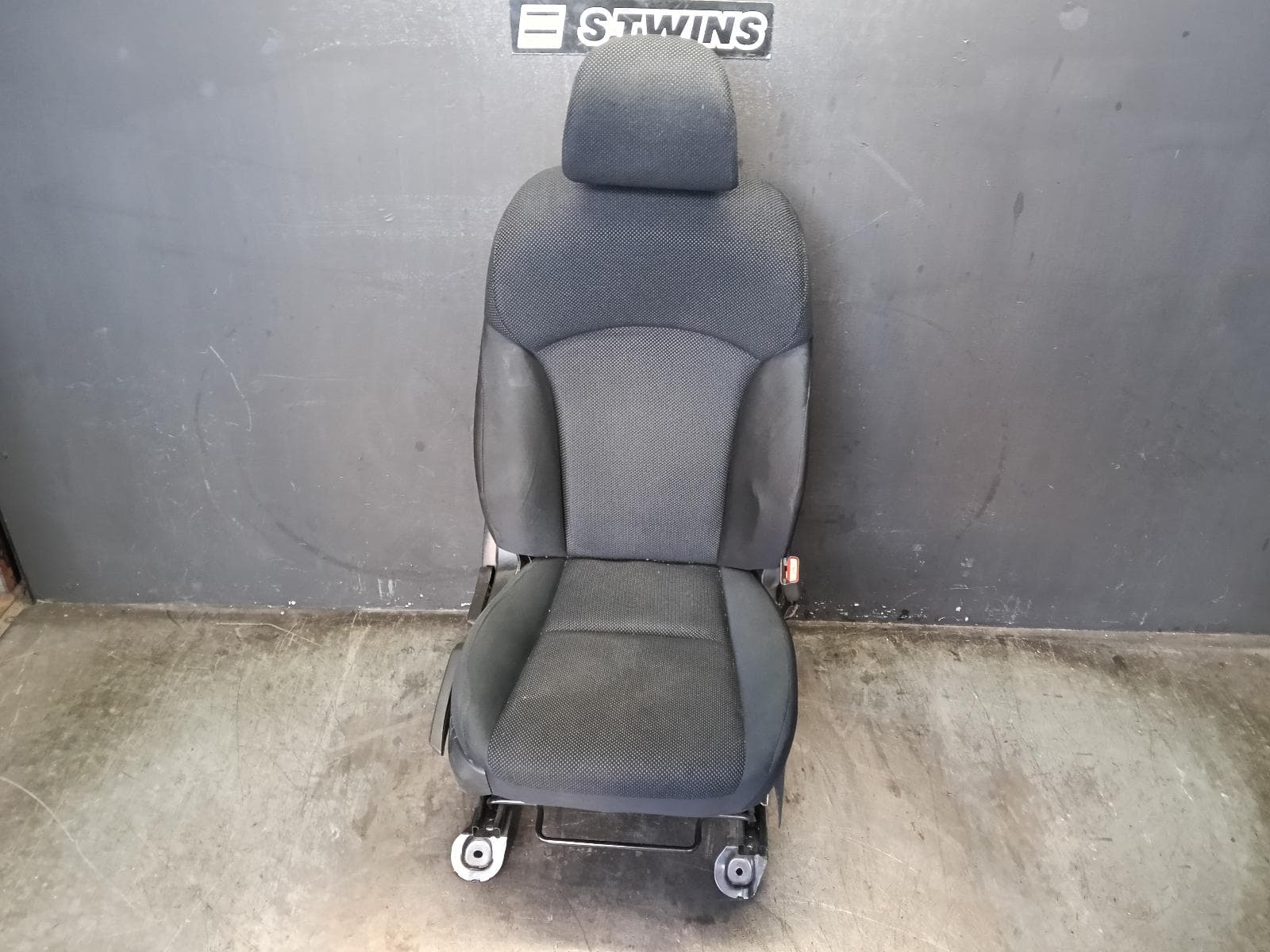 Used auto part listing image: 2016 SUBARU IMPREZA FRONT SEAT RH FRONT, G4, CLOTH, 12/11-08/17
