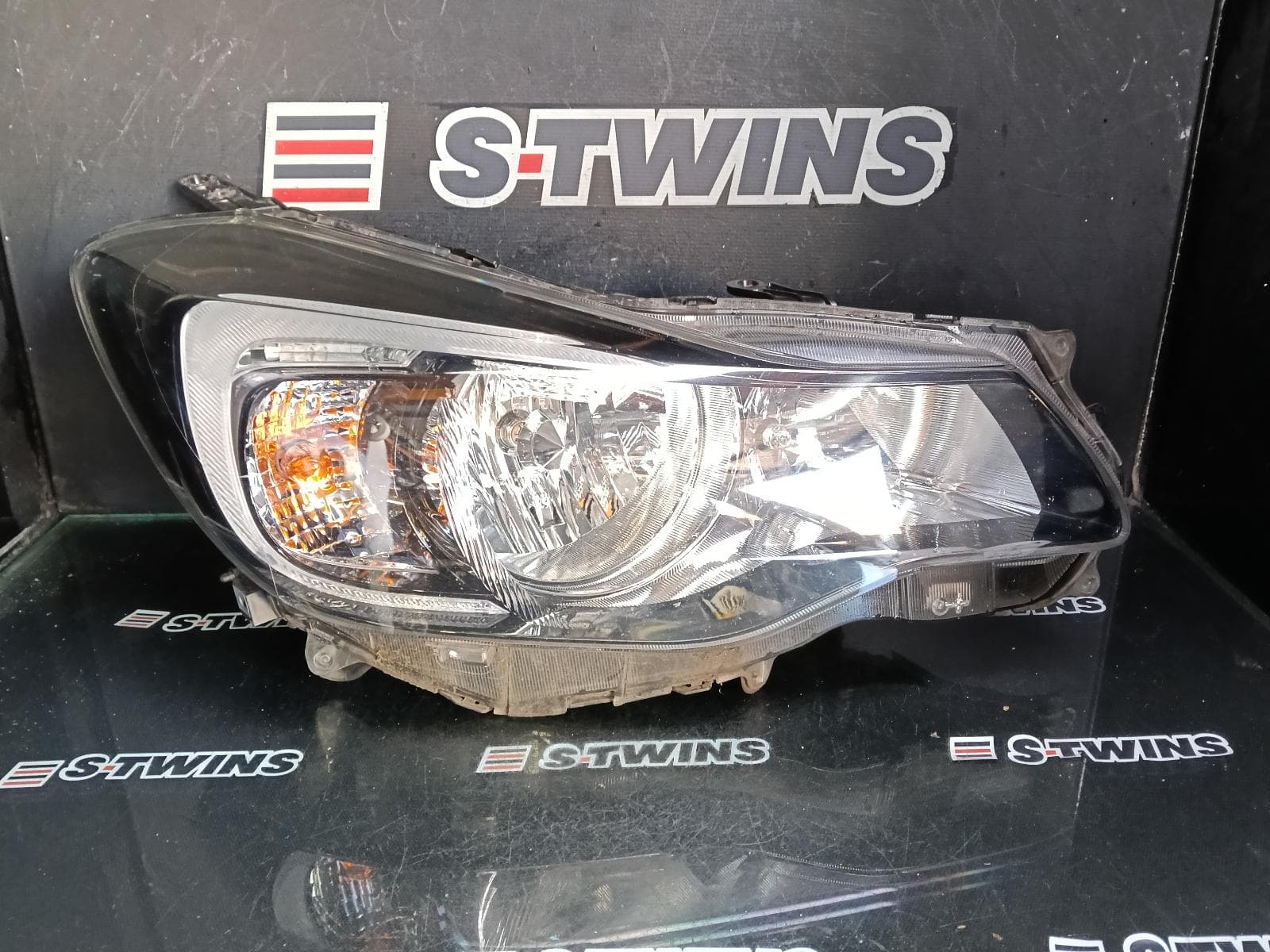 Used auto part listing image: 2016 SUBARU IMPREZA RIGHT HEADLAMP G4, HALOGEN, BLACK INSERT TYPE, LENS 9931, 10/15-08/17