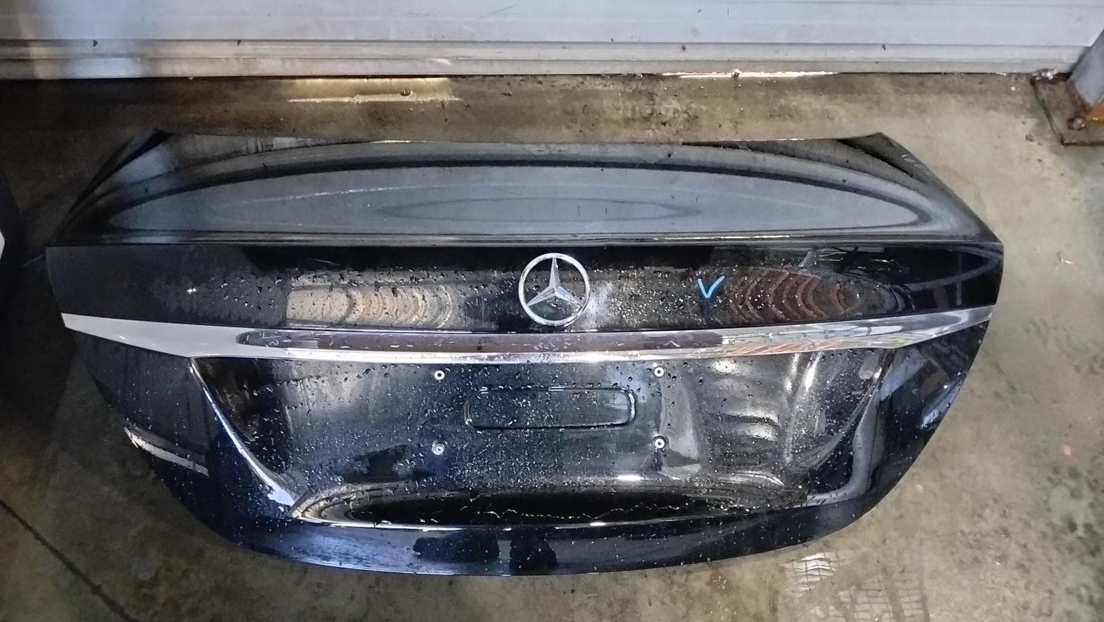 Used auto part listing image: 2016 MERCEDES E CLASS BOOTLID TAILGATE BOOTLID, W213, SEDAN, 05/16-03/20 0000430932