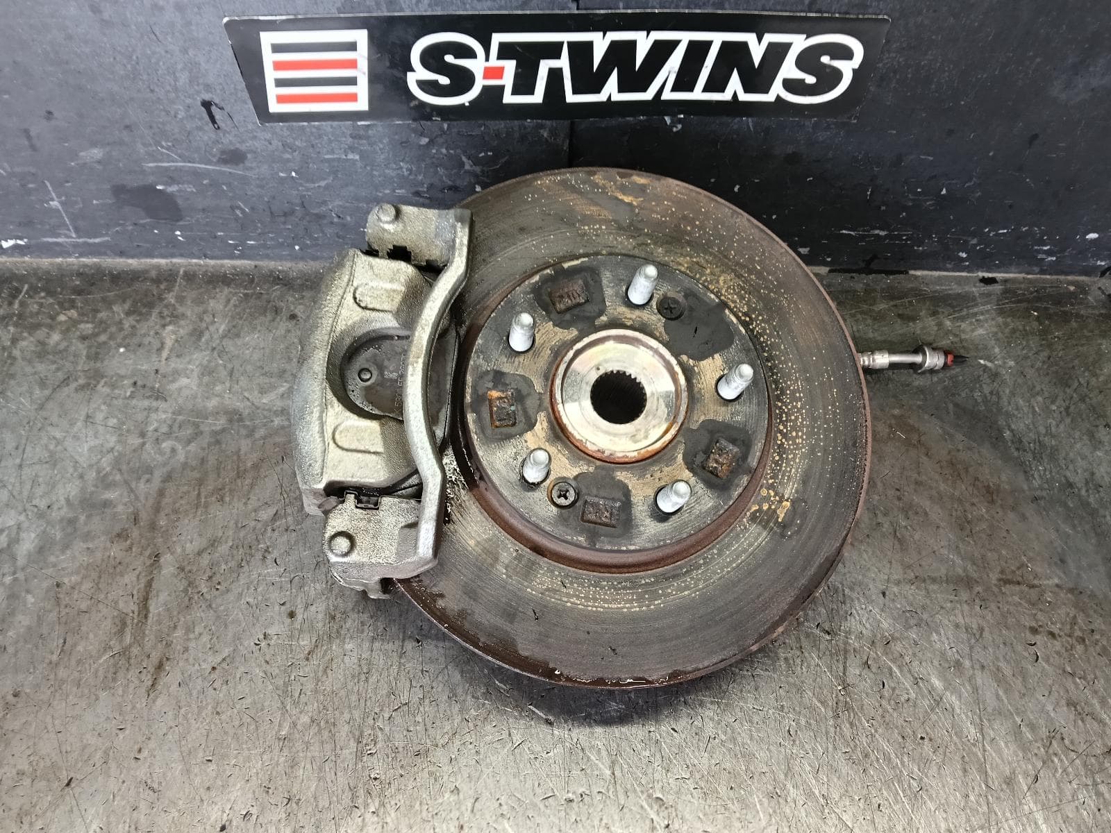 Used auto part listing image: 2022 HYUNDAI I30 LEFT FRONT HUB ASSEMBLY PD, HATCH (S.KOREA VIN KMHH), ACTIVE/ELITE/N LINE, 03/21-12/23 0000427419