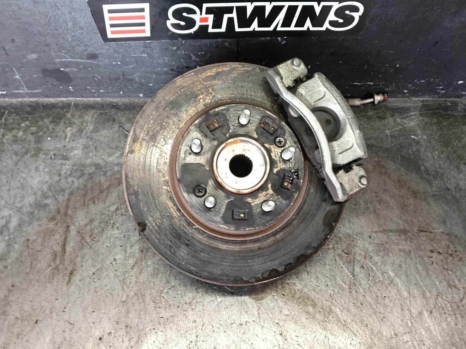 Used auto part listing image: 2022 HYUNDAI I30 RIGHT FRONT HUB ASSEMBLY PD, HATCH (S.KOREA VIN KMHH), ACTIVE/ELITE/N LINE, 03/21-12/23 0000427417