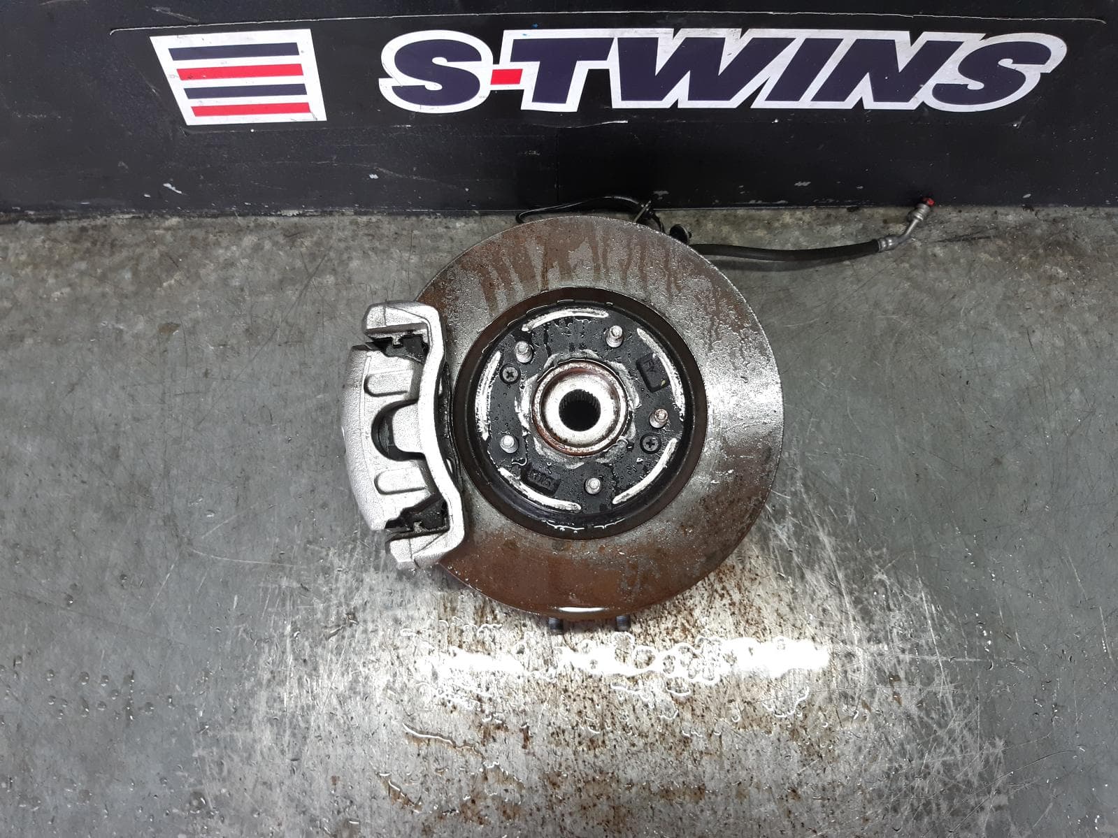 Used auto part listing image: 2019 HYUNDAI TUCSON LEFT FRONT HUB ASSEMBLY TL, FWD, 06/18-01/21 0000144457