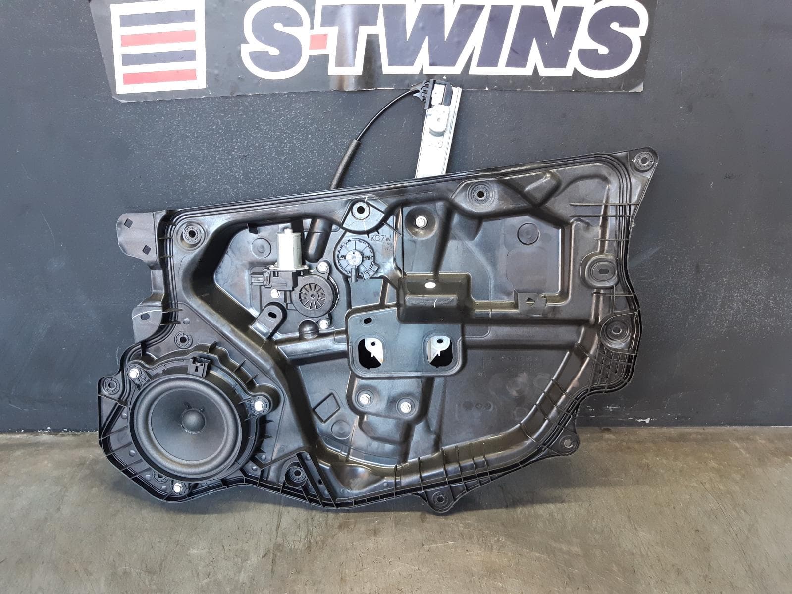Used auto part listing image: 2019 MAZDA CX5 RIGHT FRONT WINDOW REG MOTOR KF, DOOR REG ASSY (REG AND MOTOR), 02/17- 0000167435