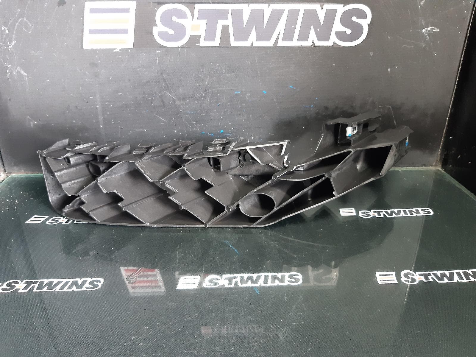 Used auto part listing image: 2014 JEEP GRANDCHEROKEE RADIATOR SUPPORT LOWER HEADLAMP PANEL (LH SIDE), WK, 04/13-02/22 0000364608