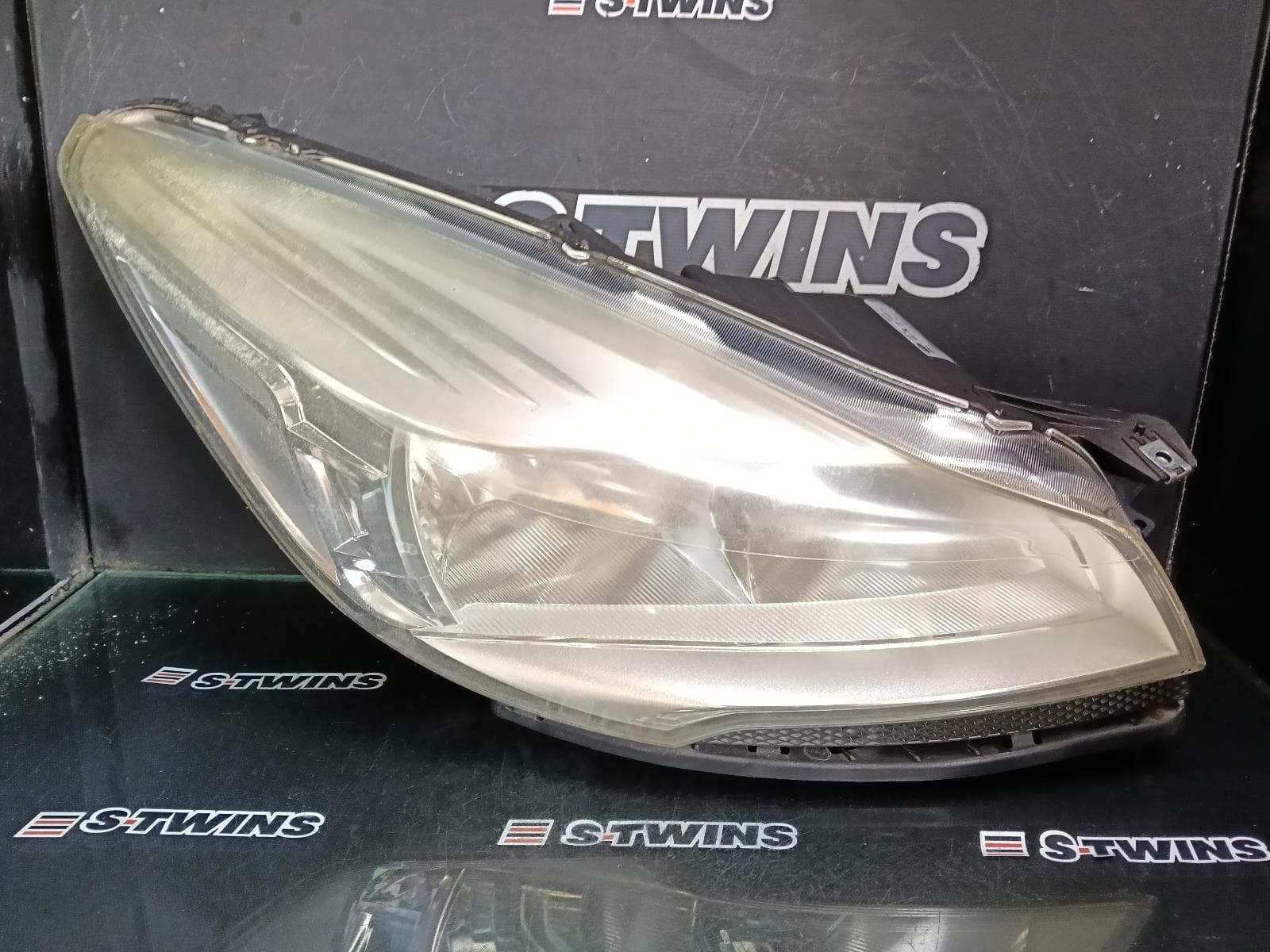 Used auto part listing image: 2015 FORD KUGA RIGHT HEADLAMP TF, HALOGEN, TREND/AMBIENTE, 11/12-09/16 0000382006