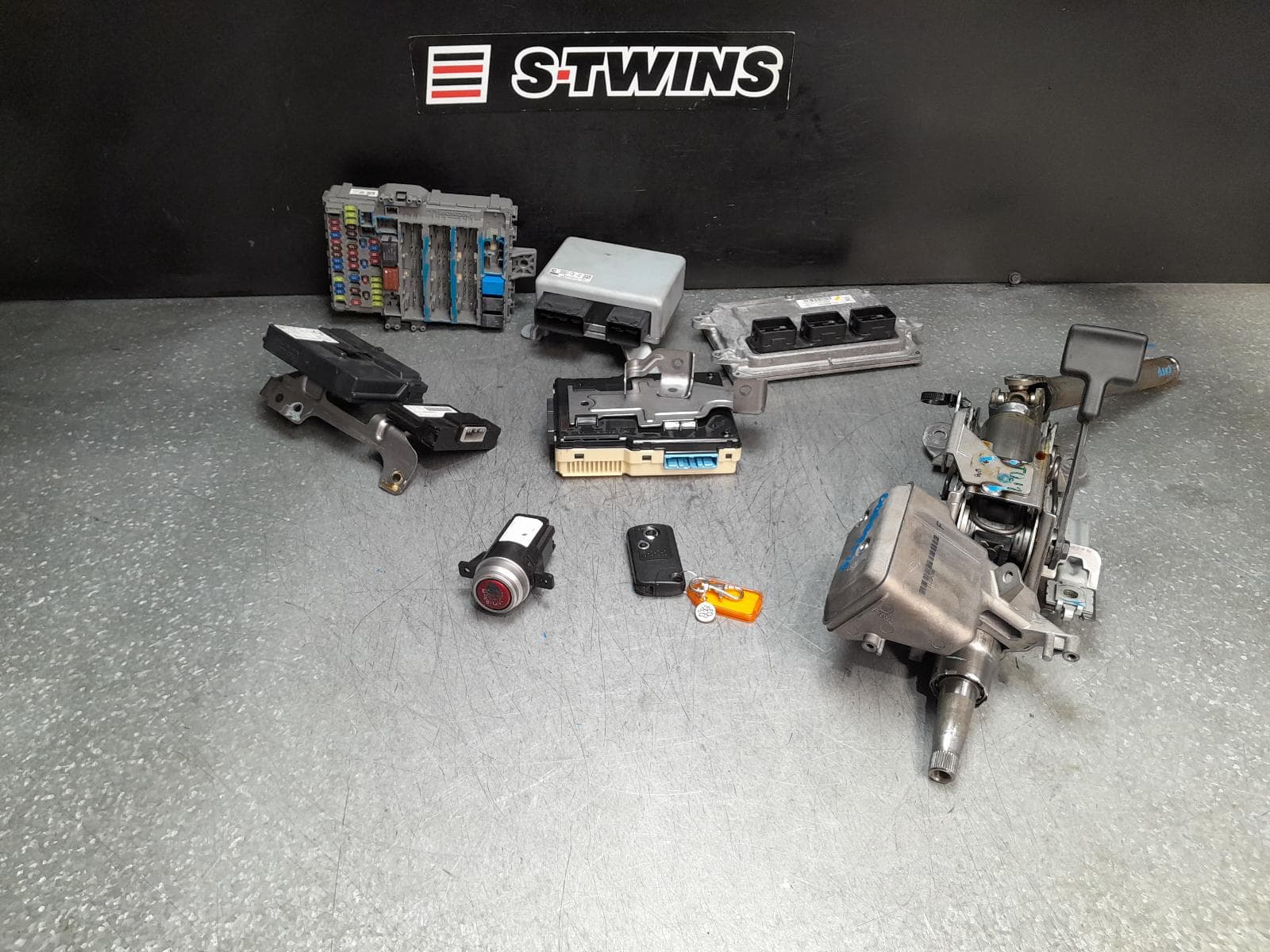 Used auto part listing image: 2013 HONDA CRV ENGINE ECU, 2.4, PETROL, K24, SEC SET (ECU/IMM/READER/KEY), RM, 11/12-04/17 0000375241