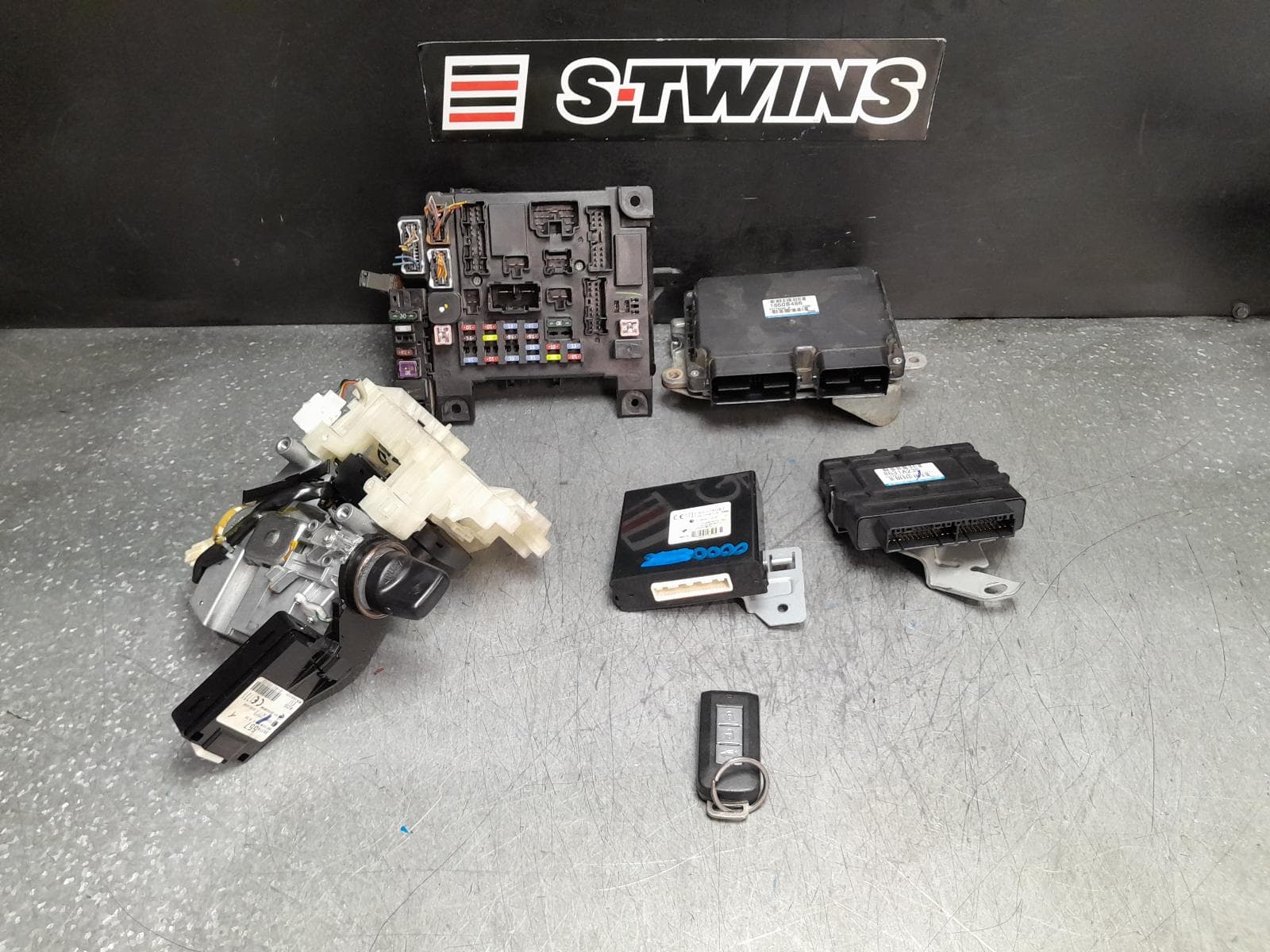 Used auto part listing image: 2011 MITSUBISHI LANCER ENGINE ECU, 2.0, AUTO T/M, SEC SET (ECU/IMM/READER/KEY), P/N 1860B486, CJ, 07/07-10/15 0000375097