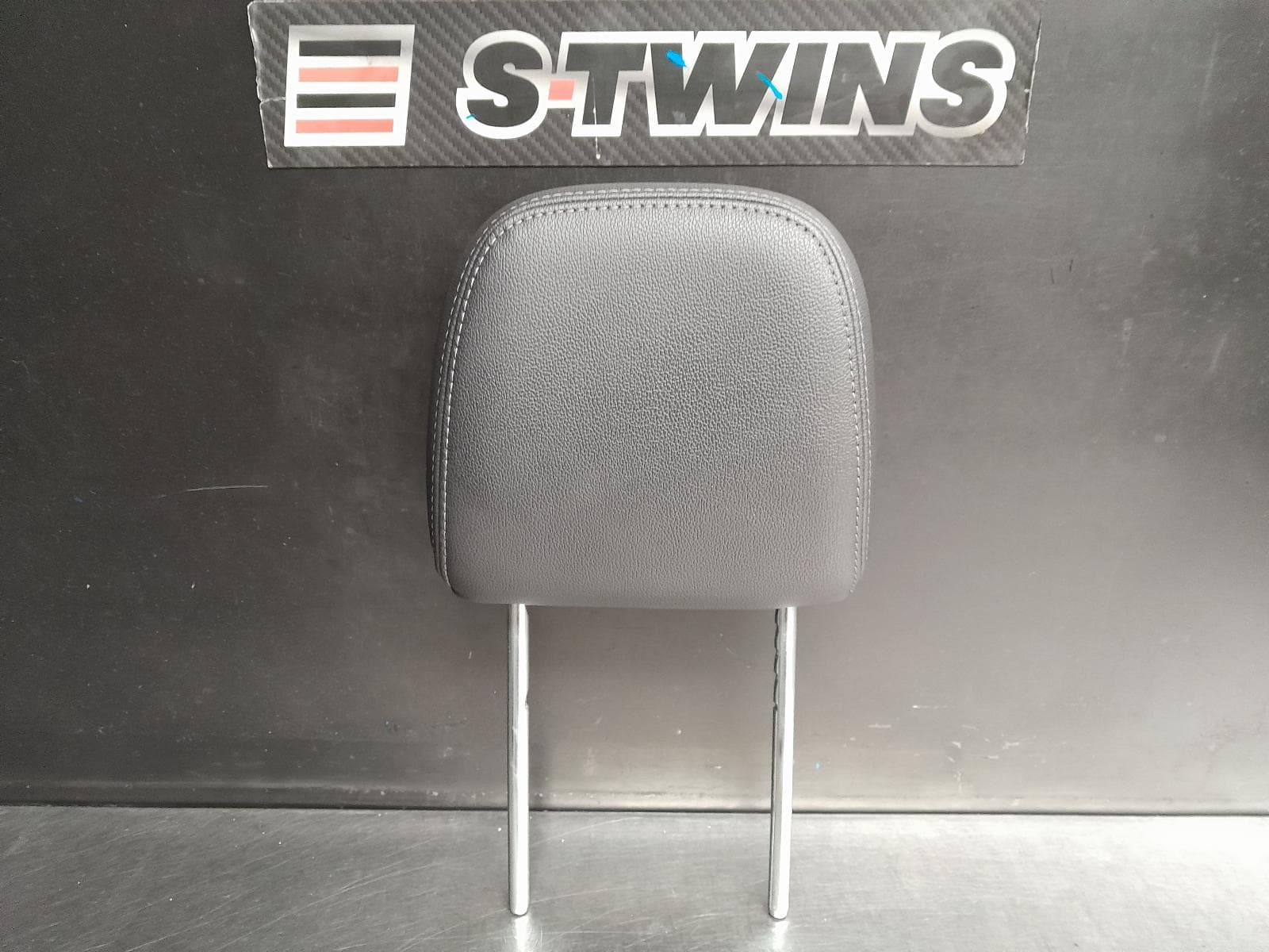 Used auto part listing image: 2021 FORD TRANSIT CUSTOM HEADREST RH FRONT, LEATHER, VN, 08/18-08/23 0000253866