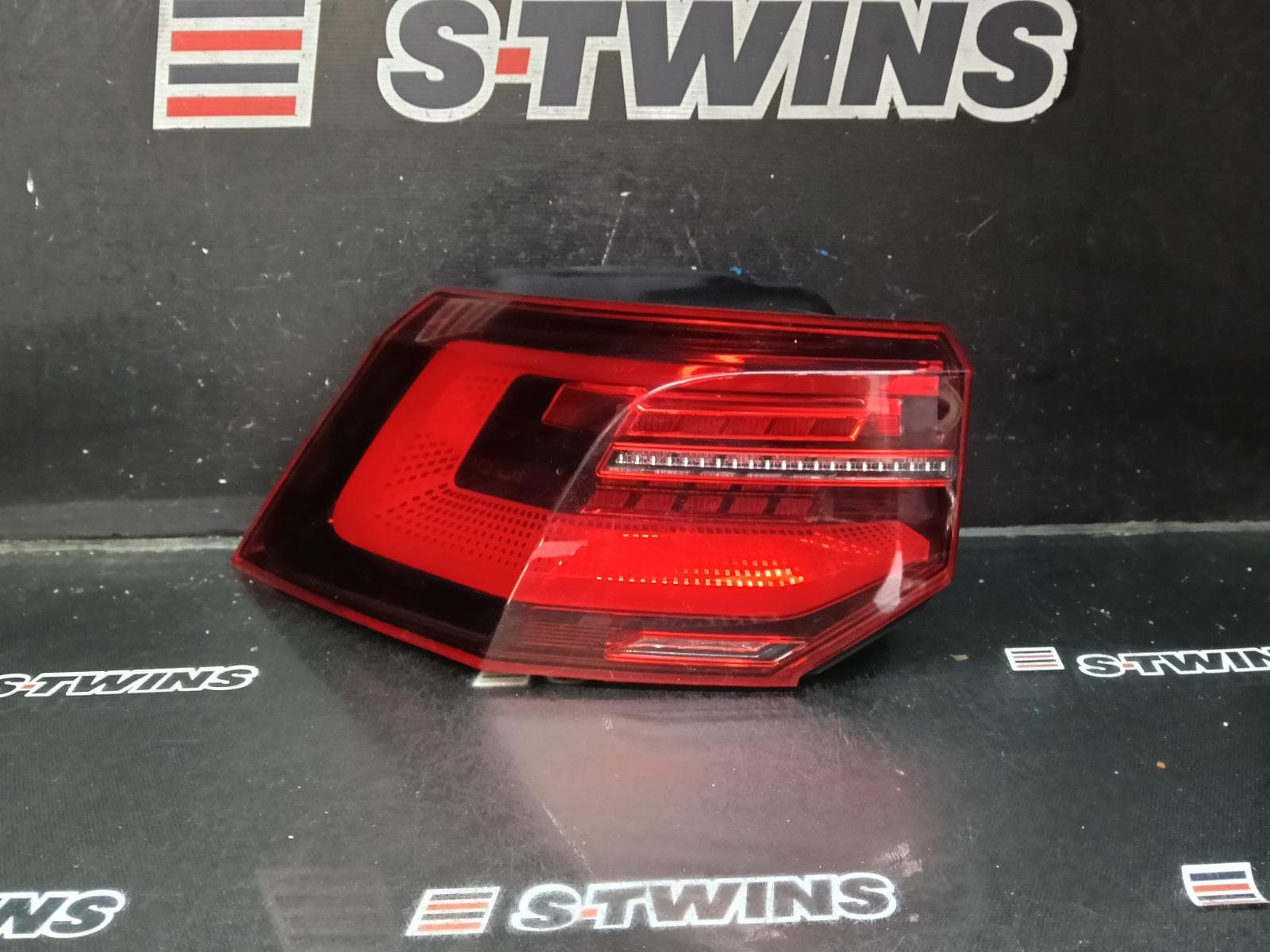 Used auto part listing image: 2023 VOLKSWAGEN GOLF LEFT TAILLIGHT GEN 8, IN BODY, W/ LED, PREMIUM TYPE, R/e-TSI, 09/20-06/24 0000428725