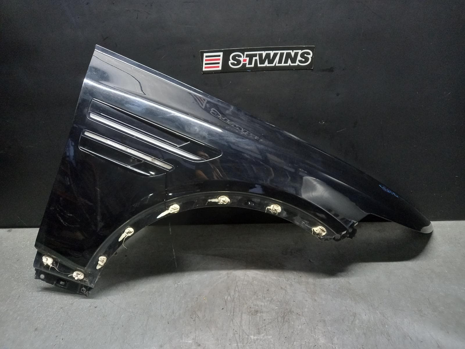 Used auto part listing image: 2022 GENESIS GV80 RIGHT GUARD V1, 06/20- 0000382770