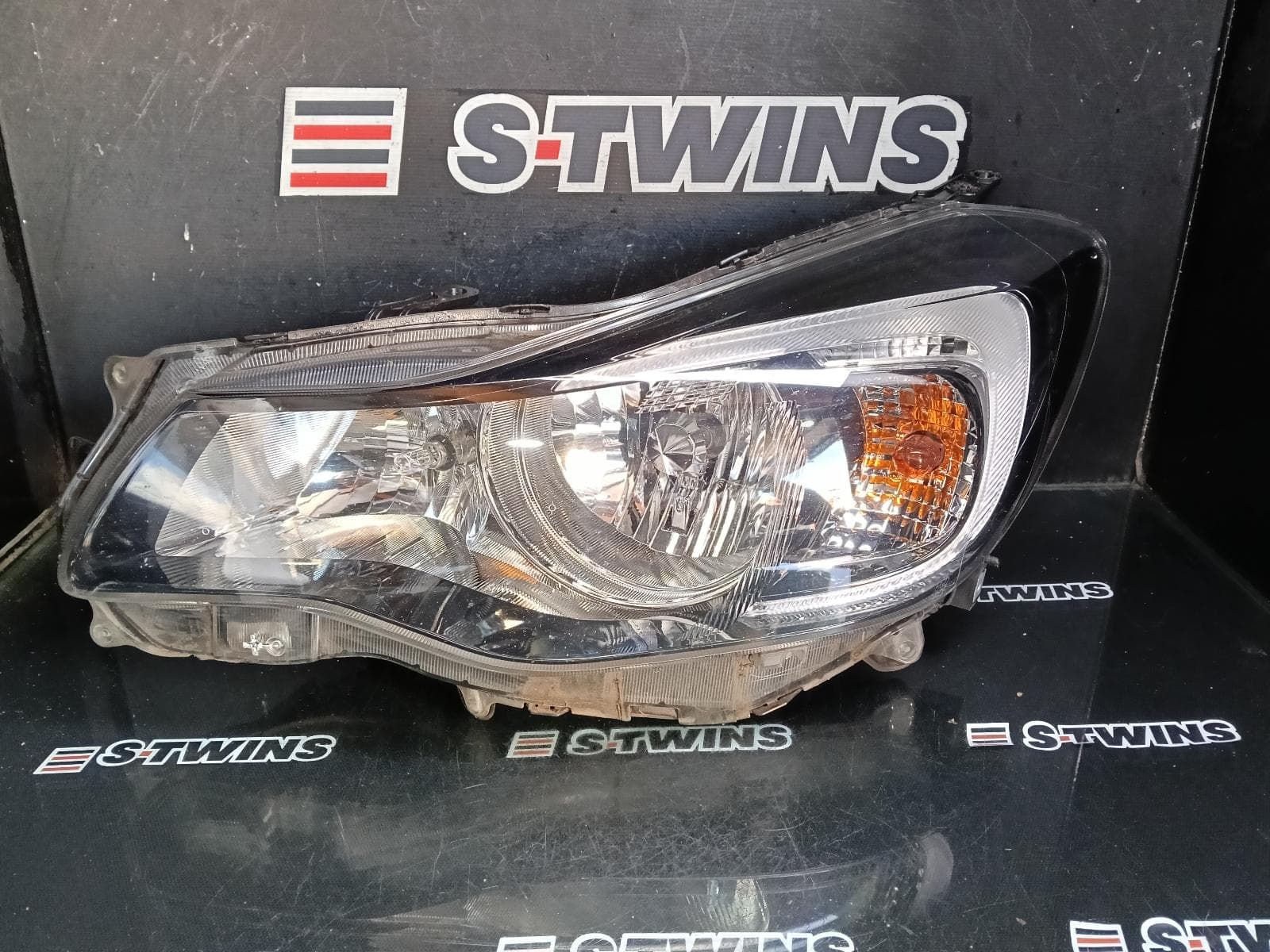 Used auto part listing image: 2016 SUBARU IMPREZA LEFT HEADLAMP G4, HALOGEN, BLACK INSERT TYPE, LENS 9931, 10/15-08/17 0000431408
