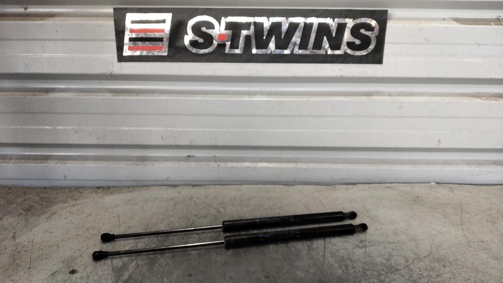 Used auto part listing image: 2023 TOYOTA C-HR HATCH STRUT GEN 1, 12/16-09/23 0000425792