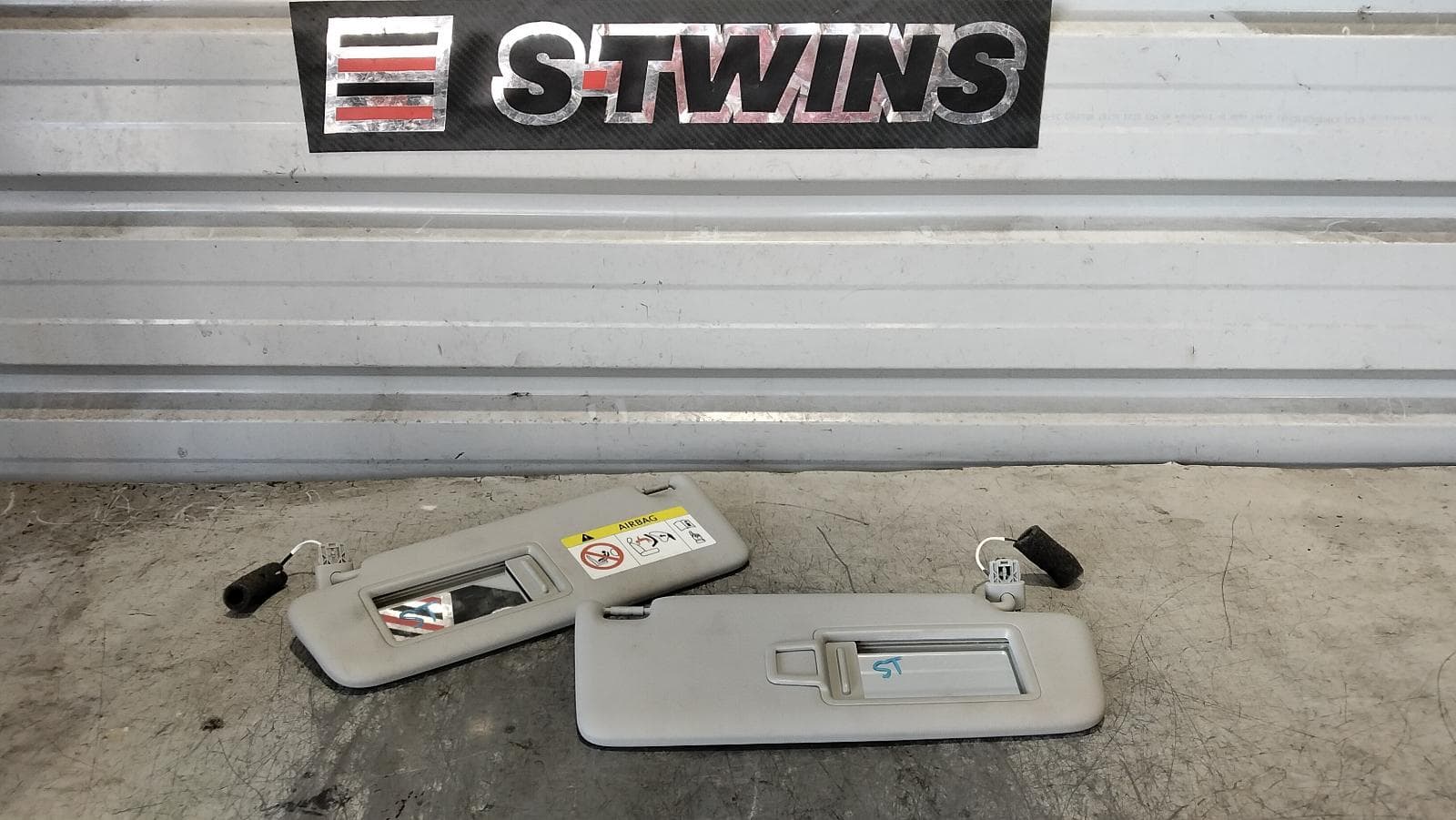Used auto part listing image: 2019 AUDI Q3 SUNVISOR F3, PAIR, 03/19- 0000428068