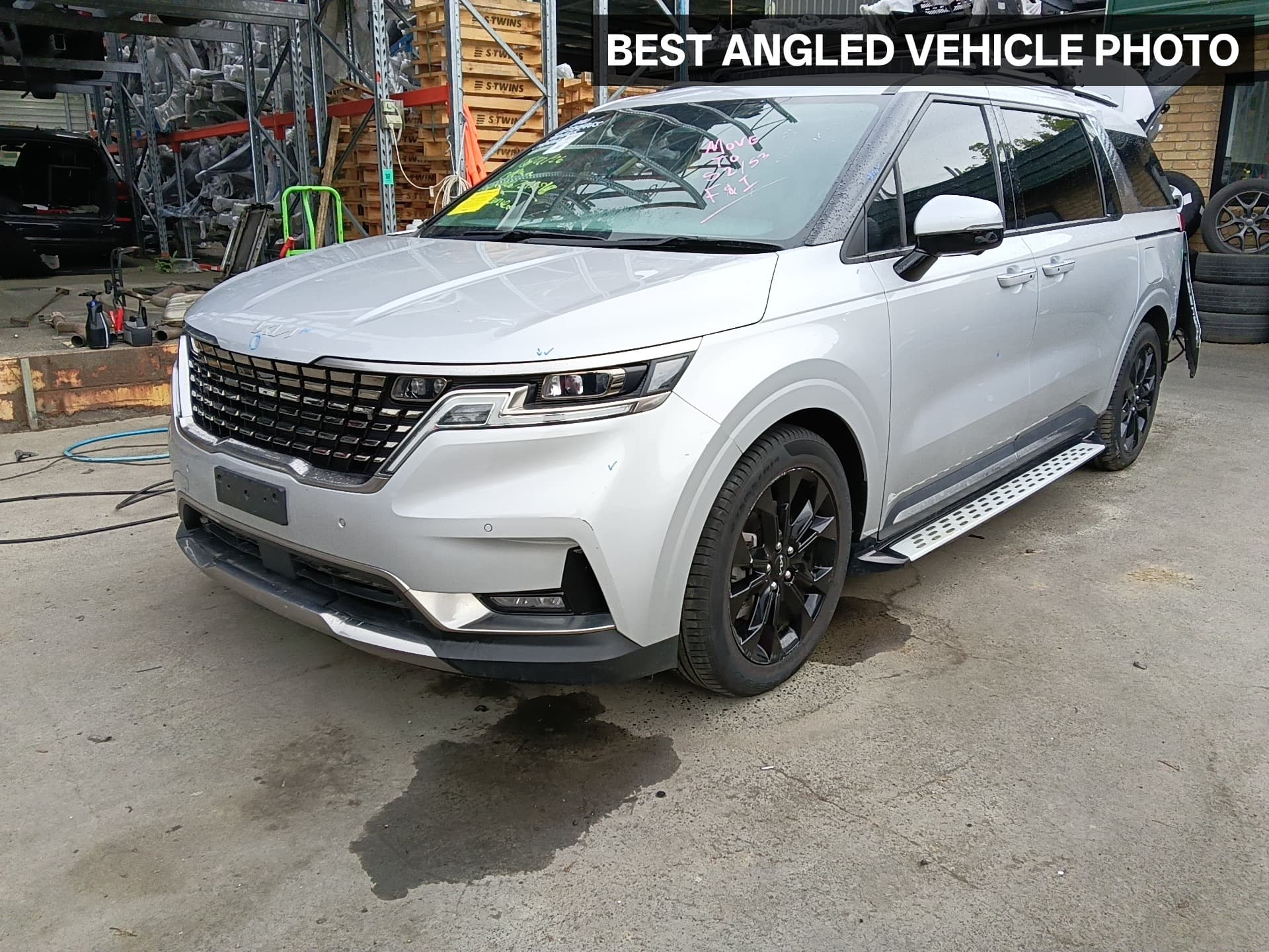 Used auto part listing image: 2022 KIA CARNIVAL/GRAND CARNIVAL 2ND SEAT REAR SEAT KA4, CENTRE REAR, LEATHER, 10/20