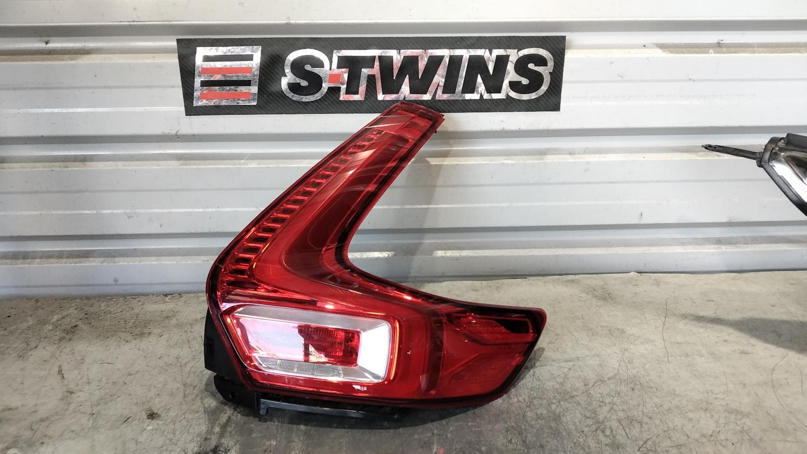 Used auto part listing image: 2020 VOLVO XC40 RIGHT TAILLIGHT IN BODY, 02/18- 0000425042