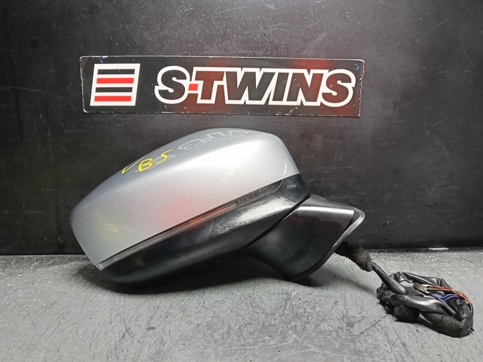Used auto part listing image: 2018 MAZDA CX5 RIGHT DOOR MIRROR W/ AUTO POWER FOLD, NON CAMERA TYPE, COLOUR CODED, KF, 02/17-03/26 0000409749
