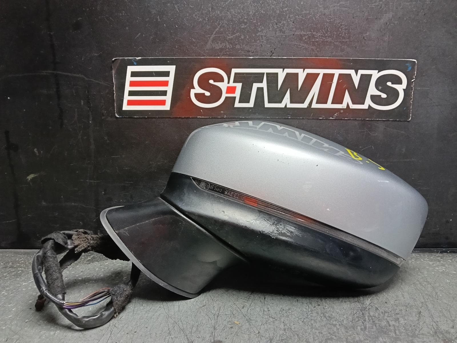 Used auto part listing image: 2018 MAZDA CX5 LEFT DOOR MIRROR W/ AUTO POWER FOLD, NON CAMERA TYPE, COLOUR CODED, KF, 02/17-03/26 0000409750