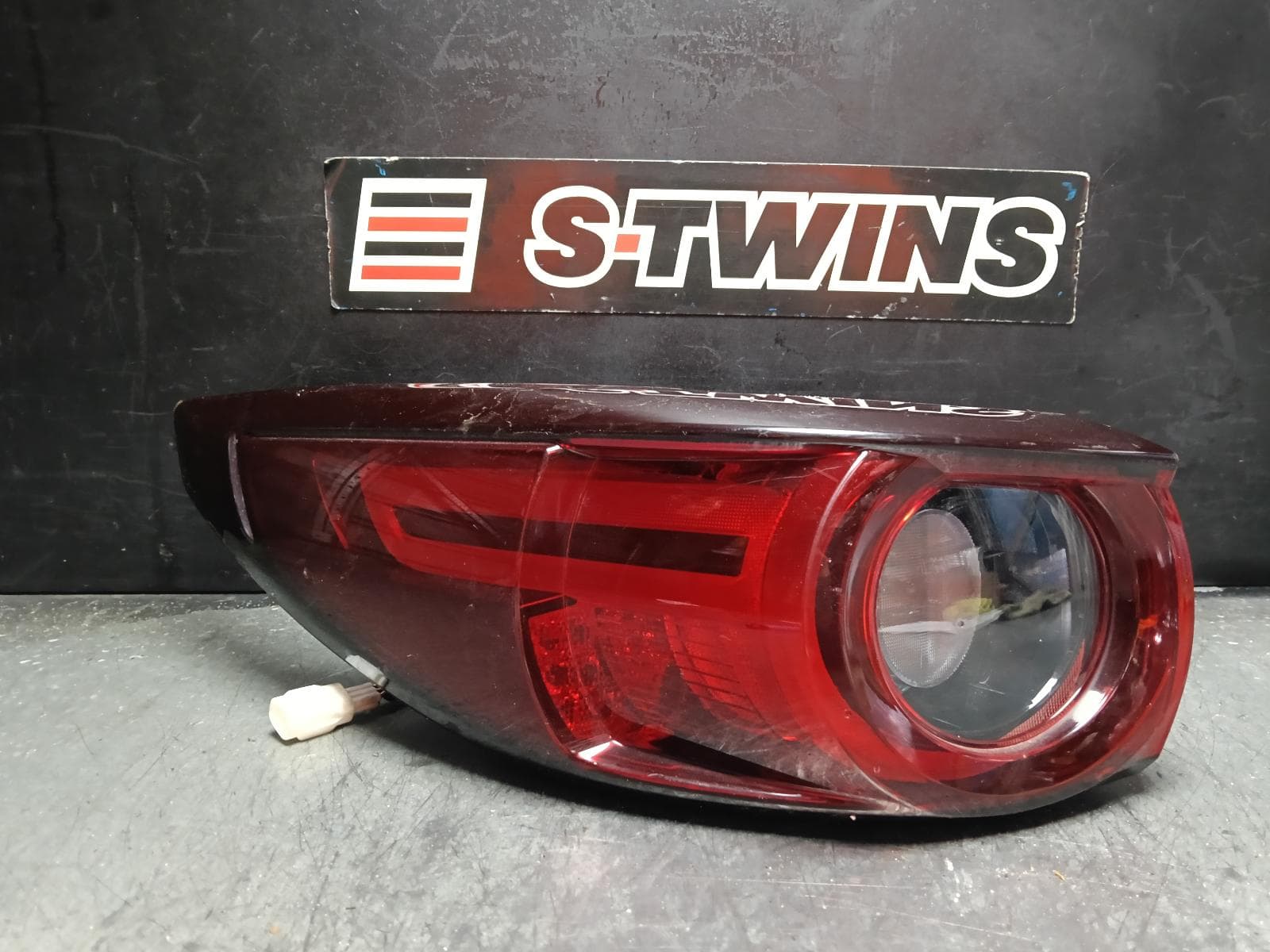 Used auto part listing image: 2018 MAZDA CX5 LEFT TAILLIGHT IN BODY, W/ LED TYPE, KF, 02/17-08/21 0000409754