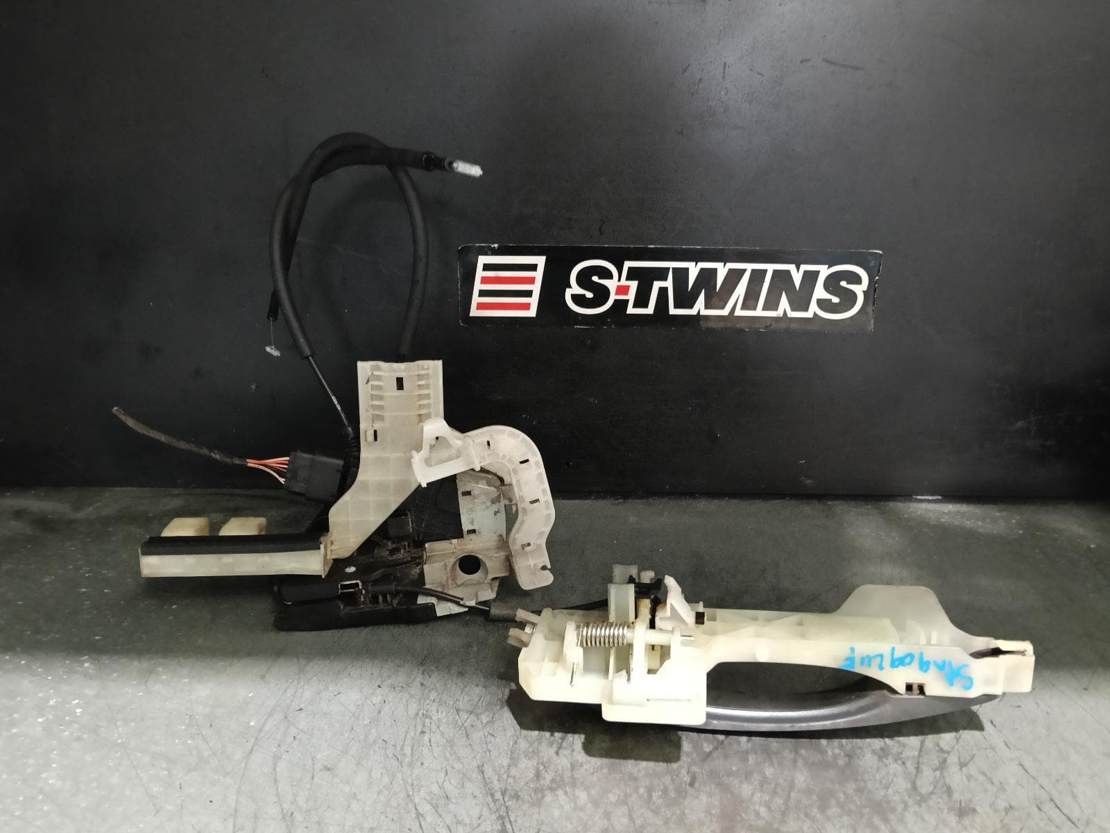 Used auto part listing image: 2015 HYUNDAI TUCSON DOOR BOOT GATE LOCK LEFT FRONT DOOR LOCK, VIN KMH, TL, 06/15-01/21 0000407451
