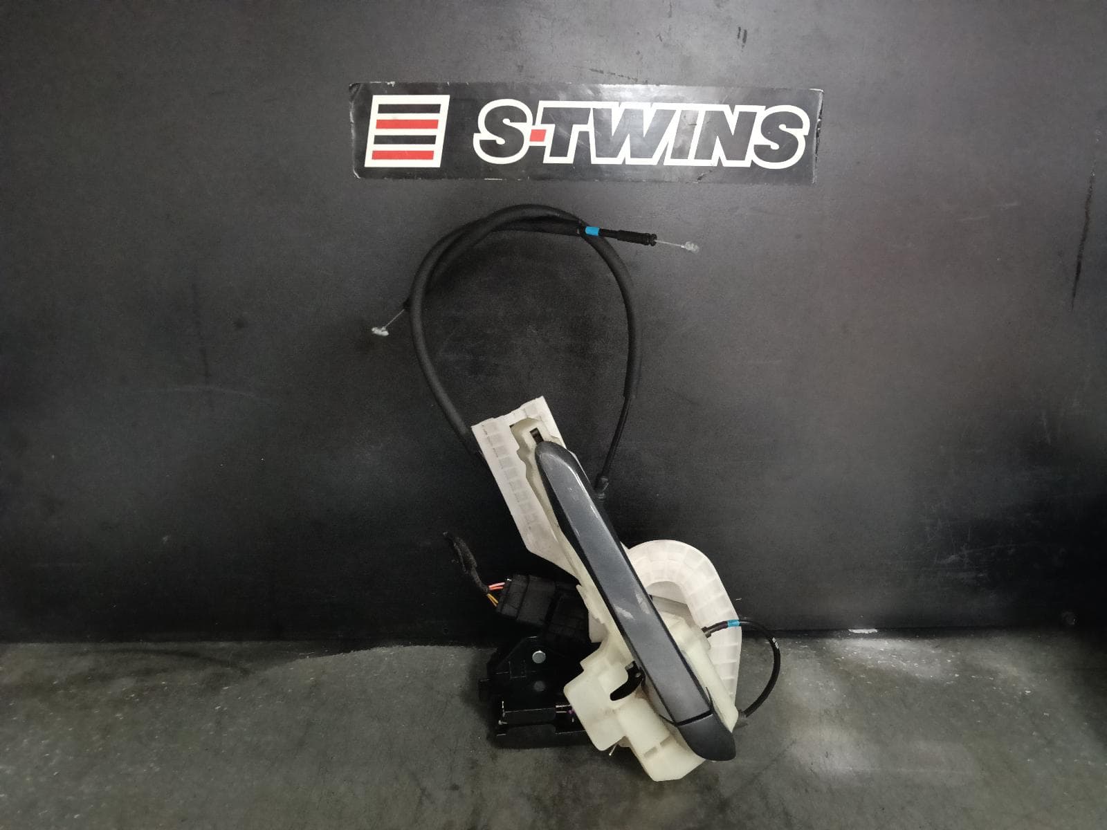 Used auto part listing image: 2015 HYUNDAI TUCSON DOOR BOOT GATE LOCK LEFT REAR DOOR LOCK, VIN KMH, TL, 06/15-01/21 0000407452
