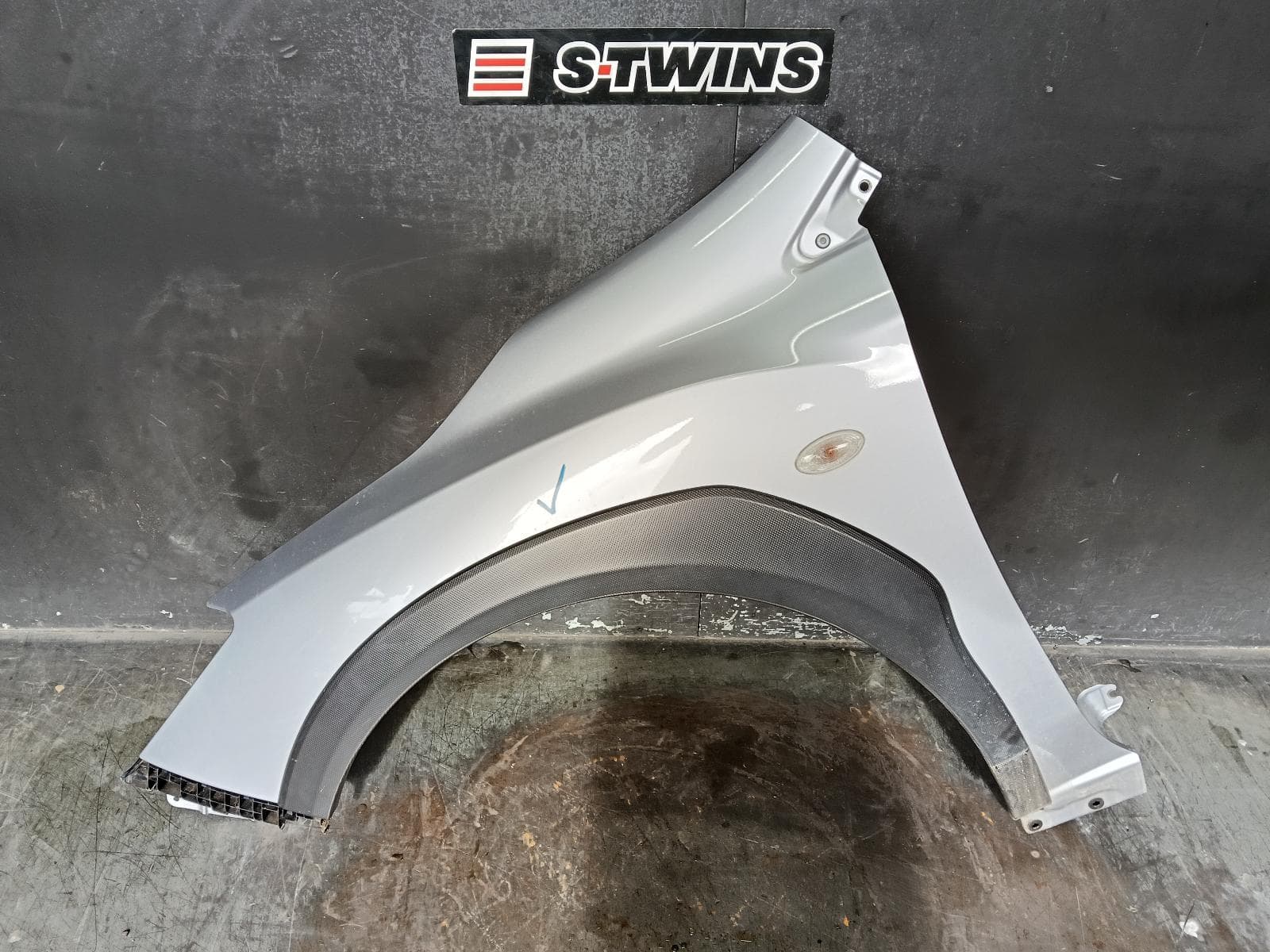 Used auto part listing image: 2019 SUBARU XV LEFT GUARD G5X, W/ FLASHER TYPE, 03/17-04/20 0000403919