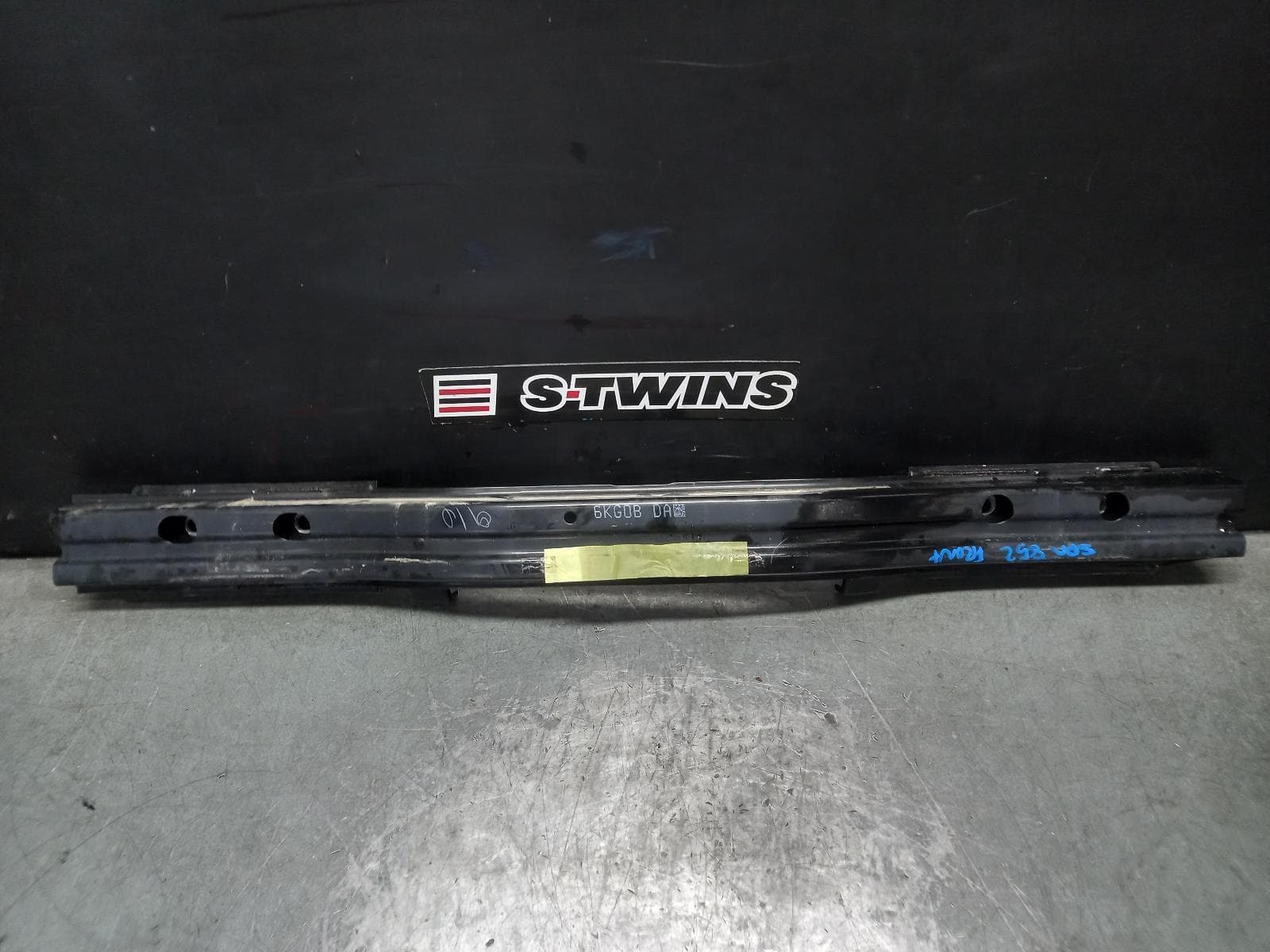 Used auto part listing image: 2024 NISSAN NAVARA F BAR REINFORC BRACK NP300, MAIN REINFORCEMENT, 12/20-12/25 0000408194