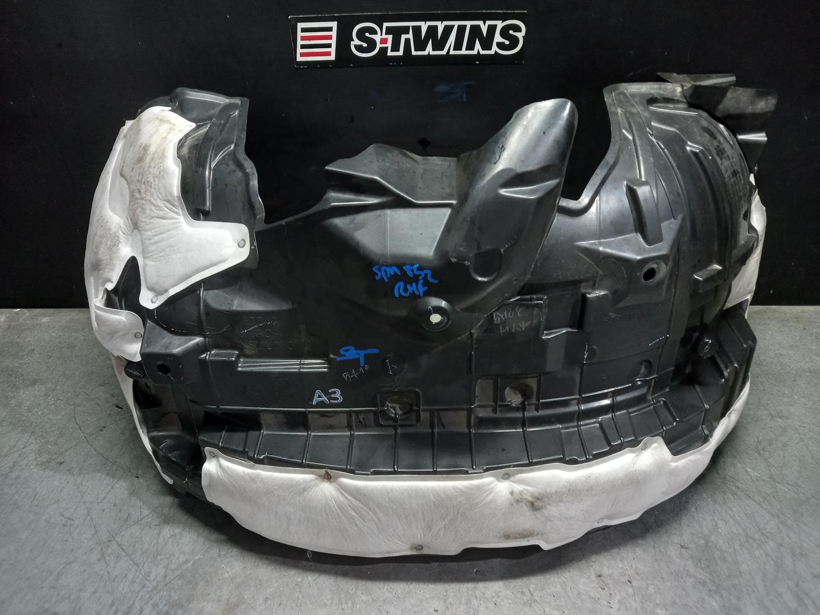 Used auto part listing image: 2024 NISSAN NAVARA RIGHT GUARD LINER NP300, ST/ST-X, 04/15-12/25 0000408197