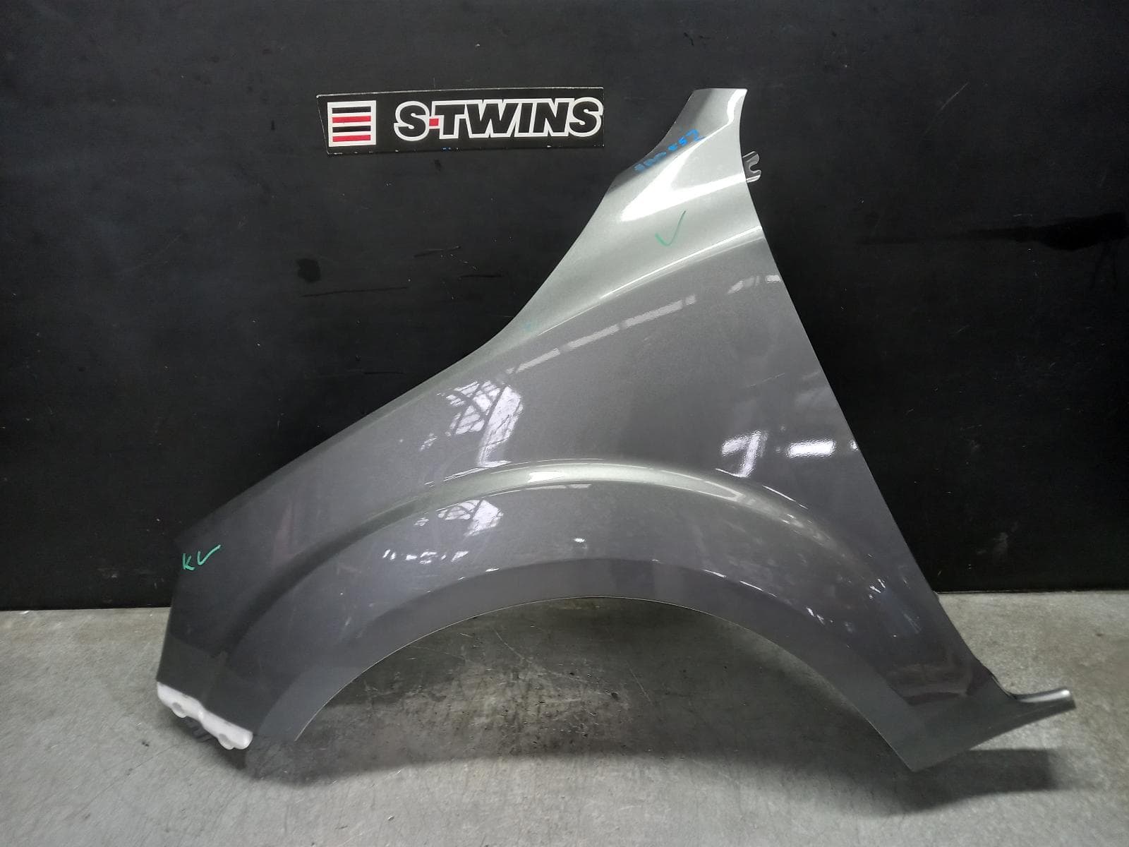 Used auto part listing image: 2024 NISSAN NAVARA LEFT GUARD NP300, NON FLARE, NON INDICATOR TYPE, NON WARRIOR, 12/20-12/25 0000408198