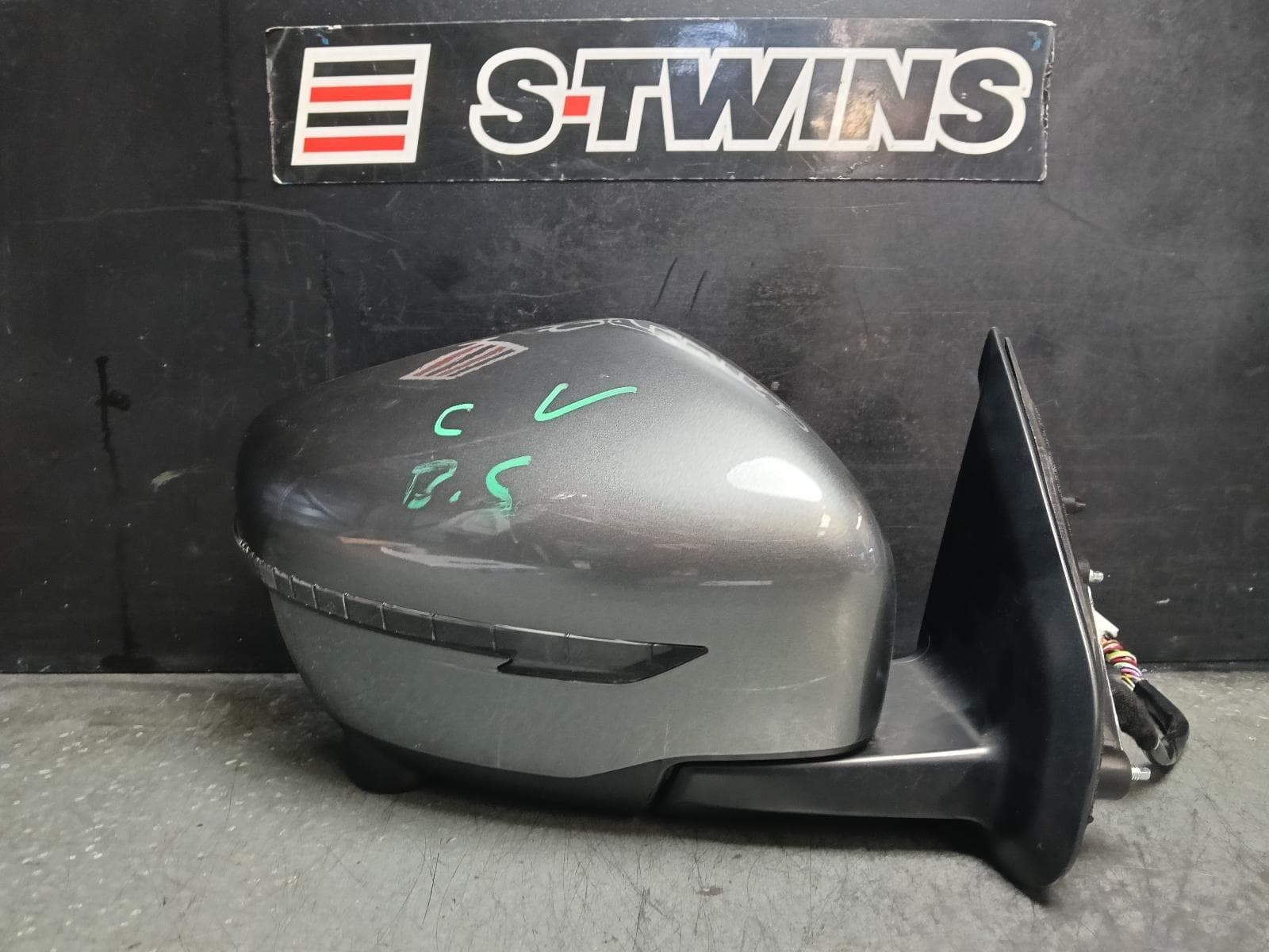 Used auto part listing image: 2024 NISSAN NAVARA RIGHT DOOR MIRROR NP300, POWER FOLD, COLOUR CODED TYPE, 12/20-12/25 0000408200